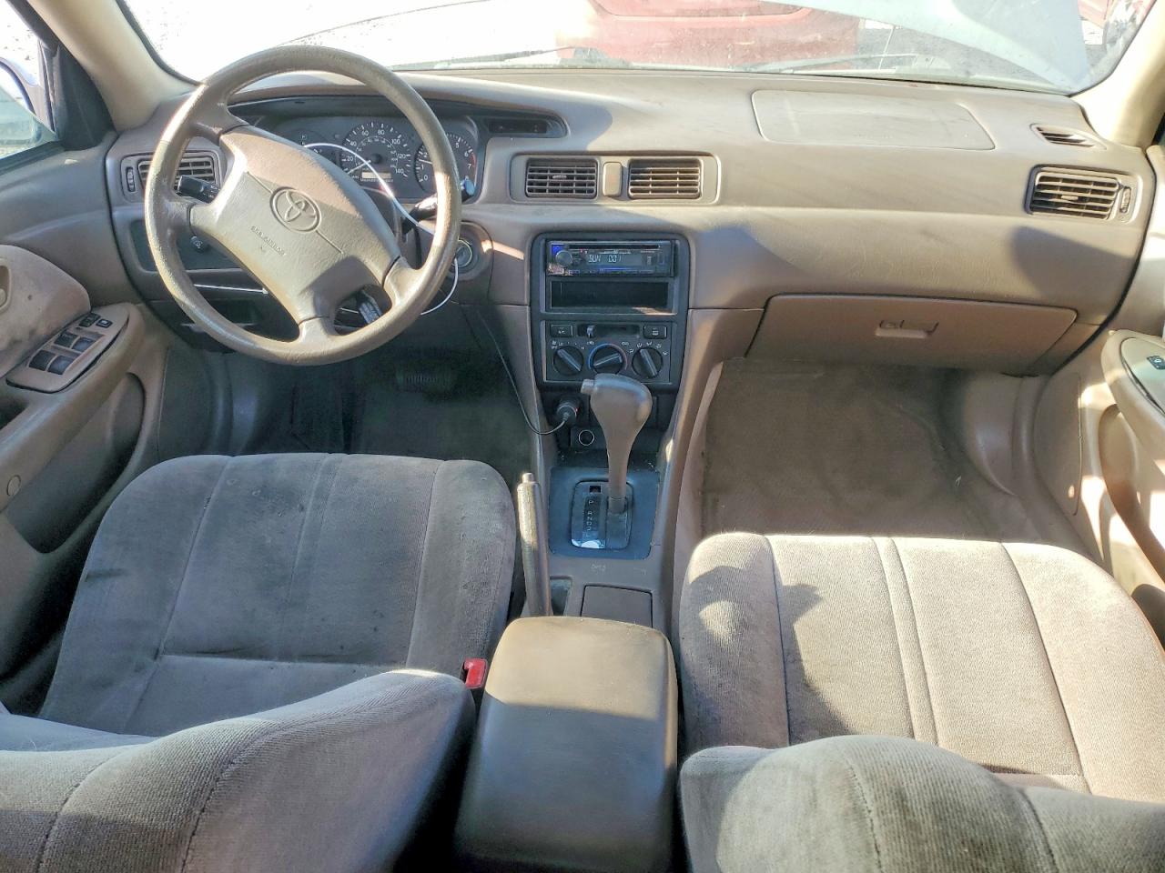 1999 Toyota Camry Le Gold vin: 4T1BG22K5XU435965