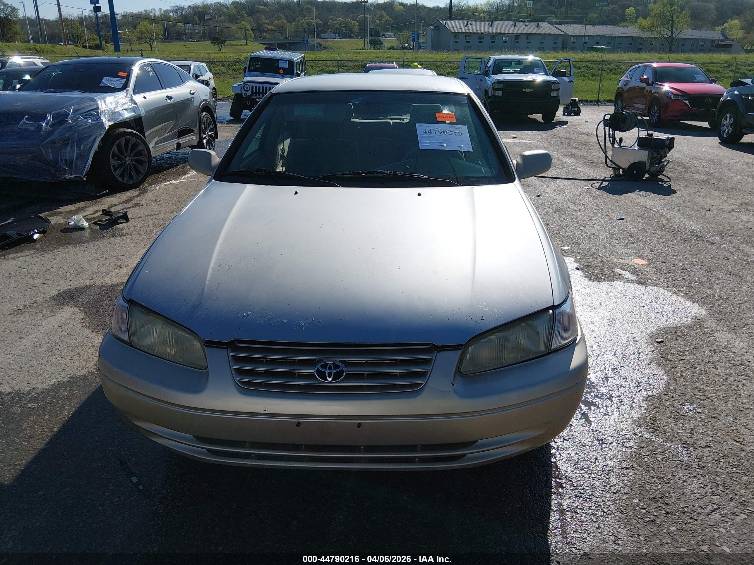 1999 Toyota Camry Le Silver vin: 4T1BG22K5XU453429