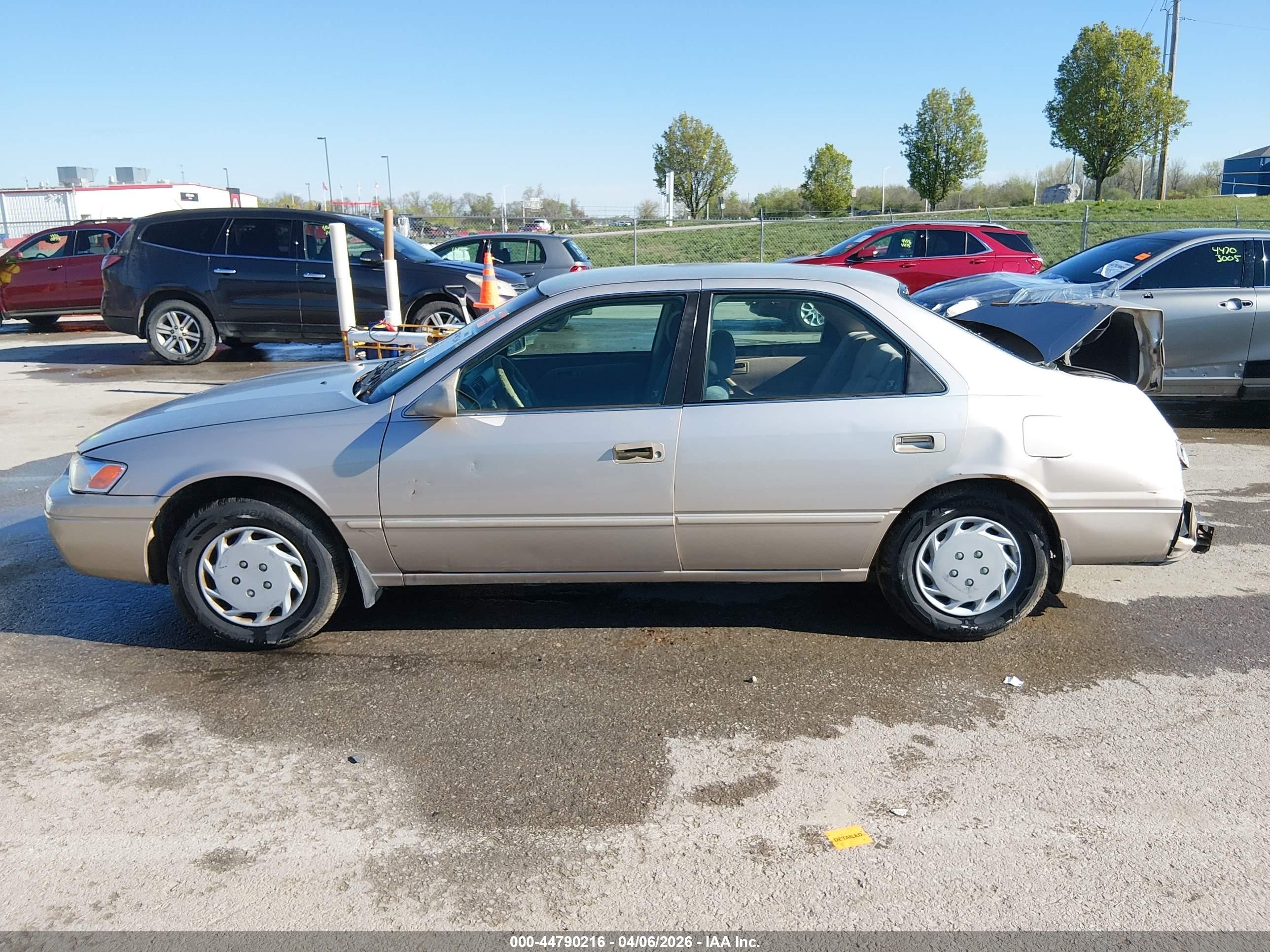 1999 Toyota Camry Le Silver vin: 4T1BG22K5XU453429
