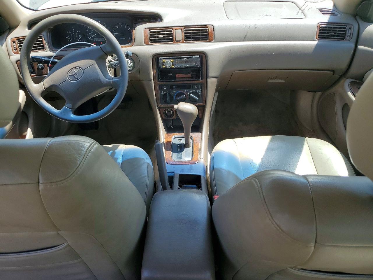 1999 Toyota Camry Le Tan vin: 4T1BG22K5XU523656