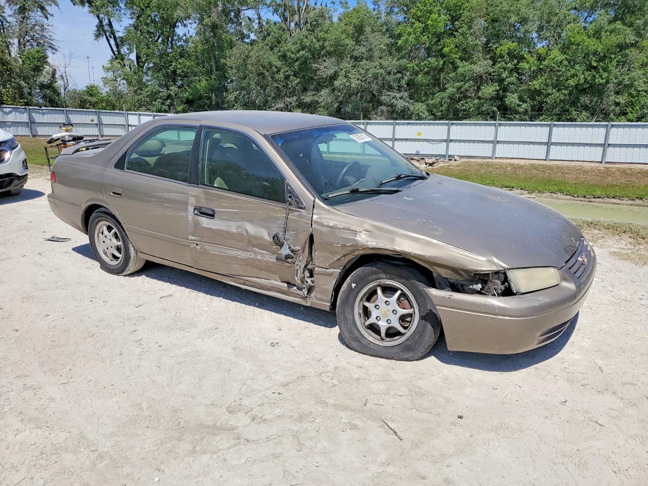 1999 Toyota Camry Le Tan vin: 4T1BG22K5XU523656