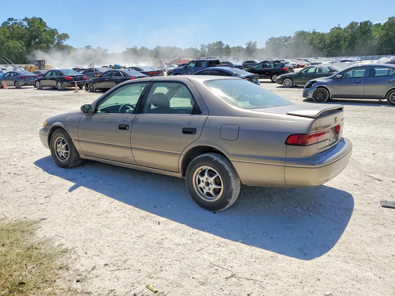1999 Toyota Camry Le Tan vin: 4T1BG22K5XU523656