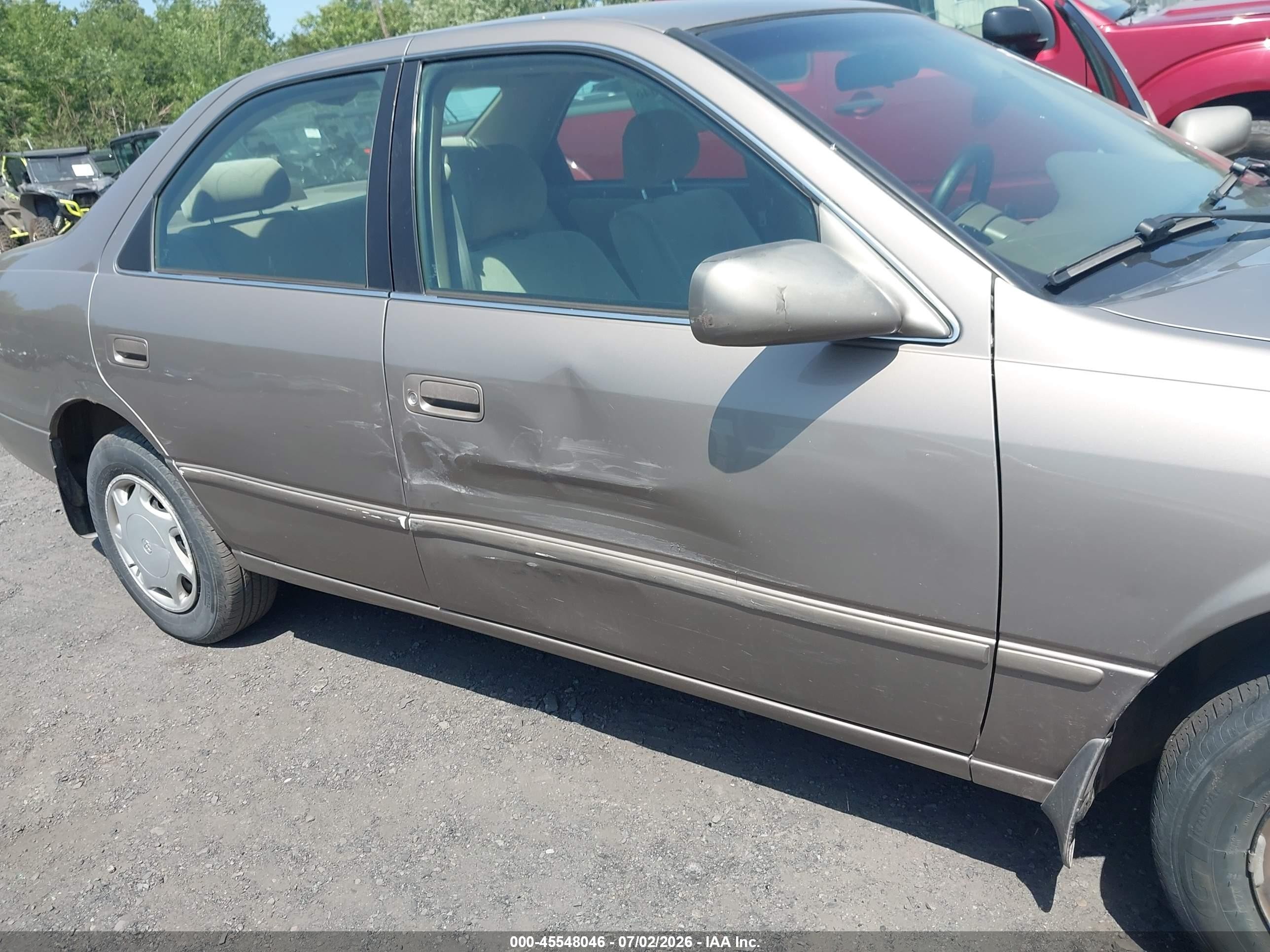 1999 Toyota Camry Ce Gold vin: 4T1BG22K5XU531031
