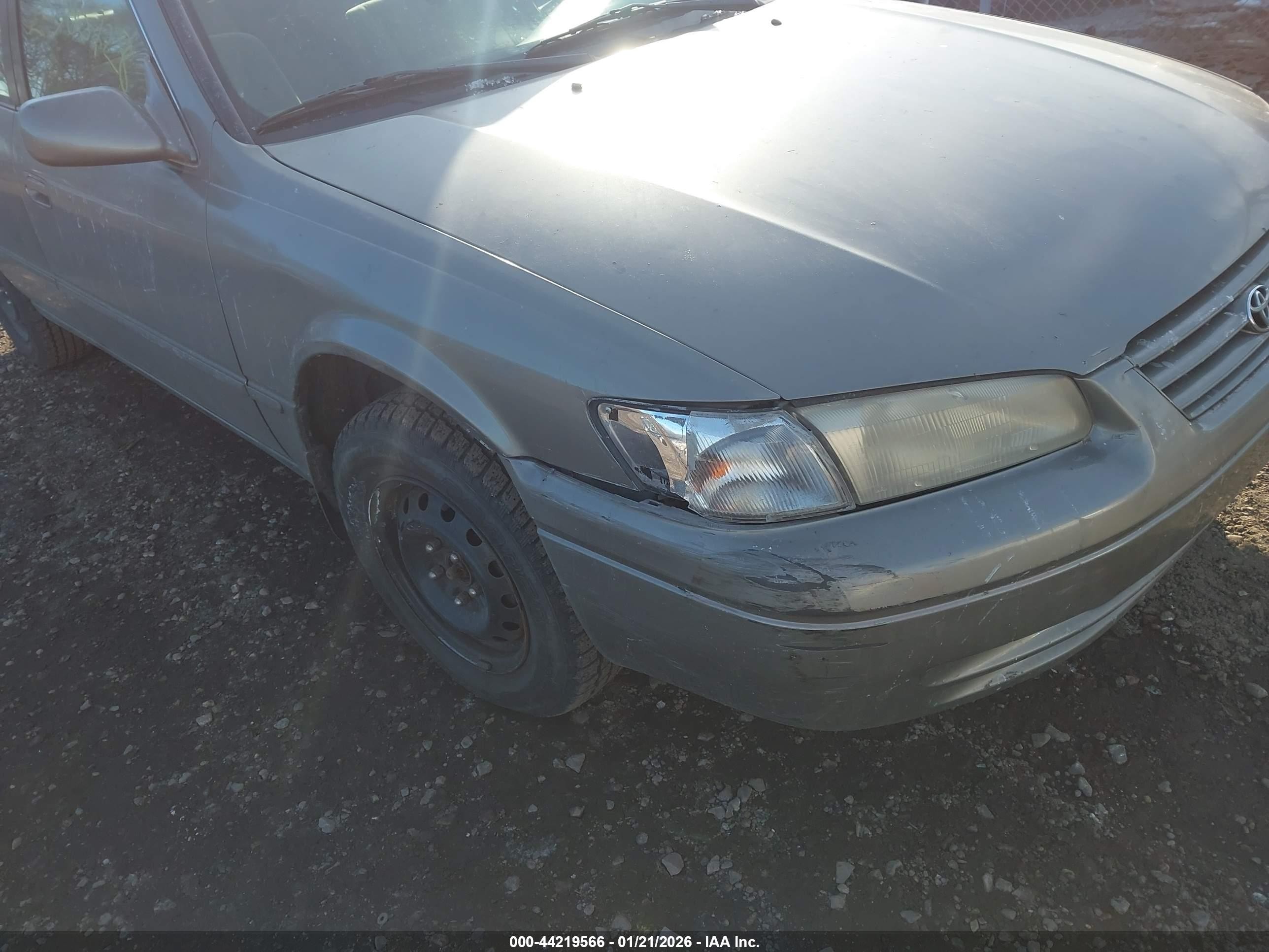 1999 Toyota Camry Le Champagne vin: 4T1BG22K5XU919666