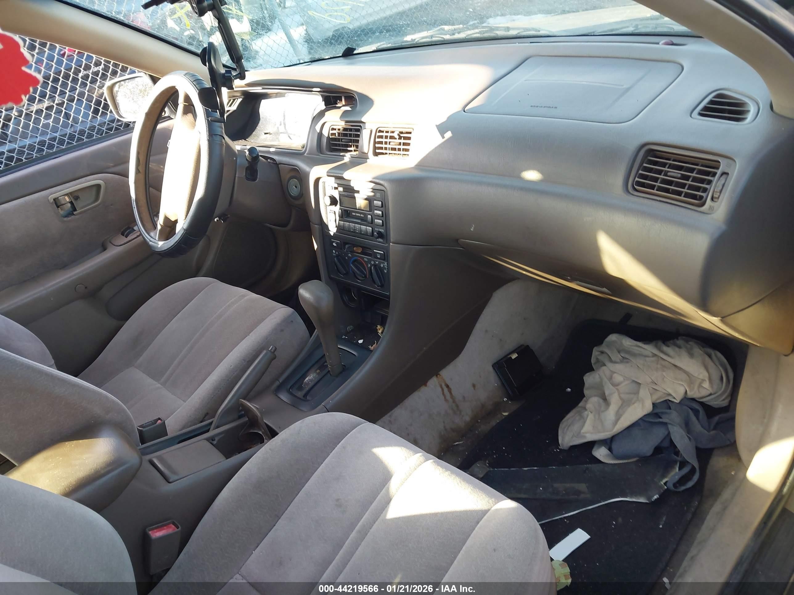 1999 Toyota Camry Le Champagne vin: 4T1BG22K5XU919666