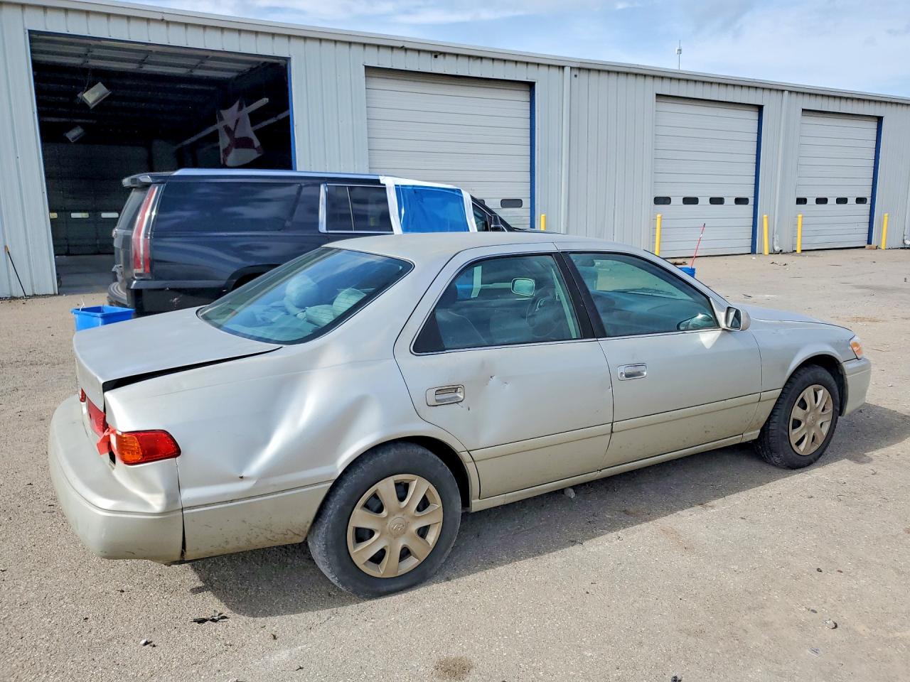 2000 Toyota Camry Le Серебряный vin: 4T1BG22K5YU007265