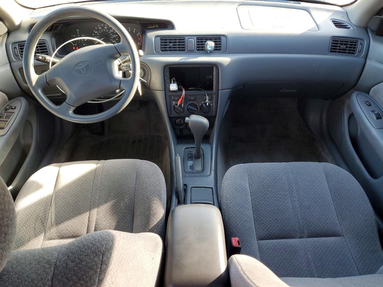 2000 Toyota Camry Ce Silver vin: 4T1BG22K5YU013972