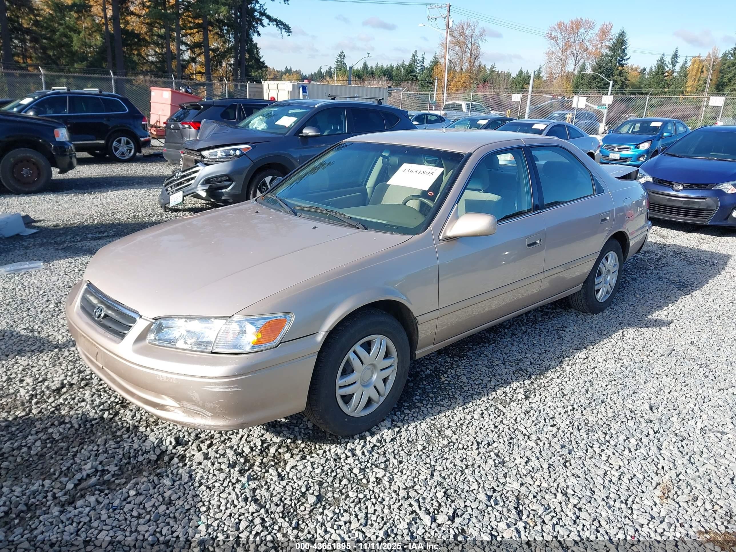 2001 Toyota Camry Le Gold vin: 4T1BG22K61U091604