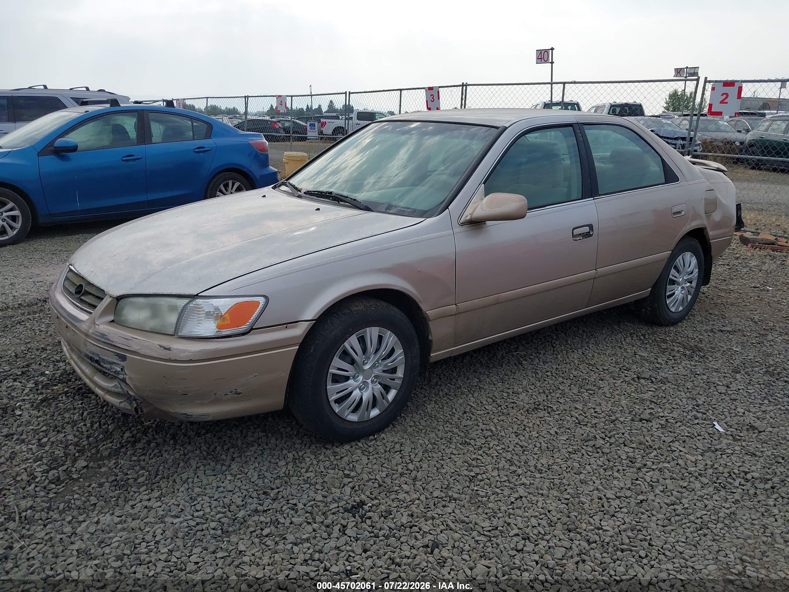 2001 Toyota Camry Ce Gold vin: 4T1BG22K61U835055