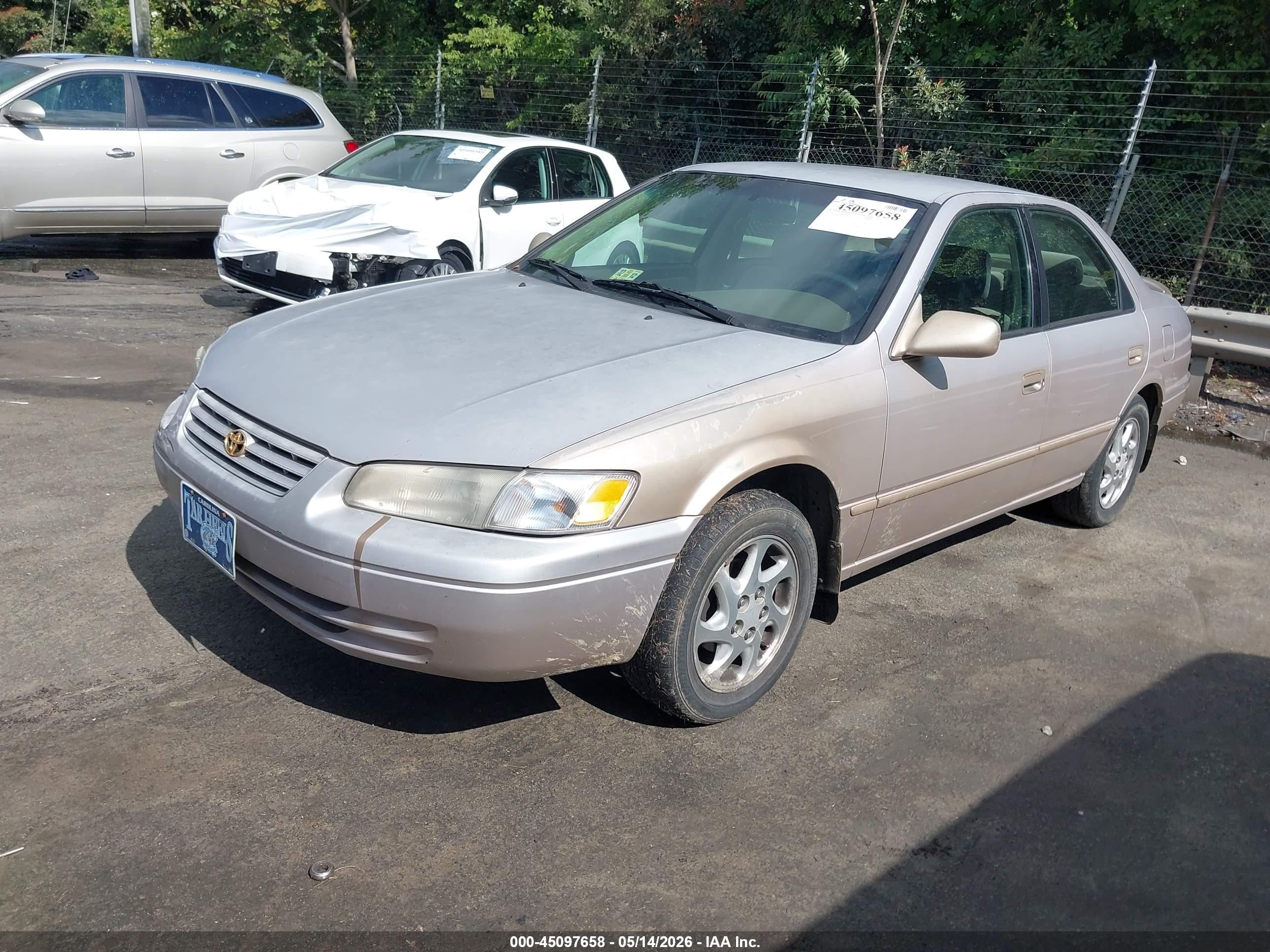 1997 Toyota Camry Le Золотой vin: 4T1BG22K6VU751520