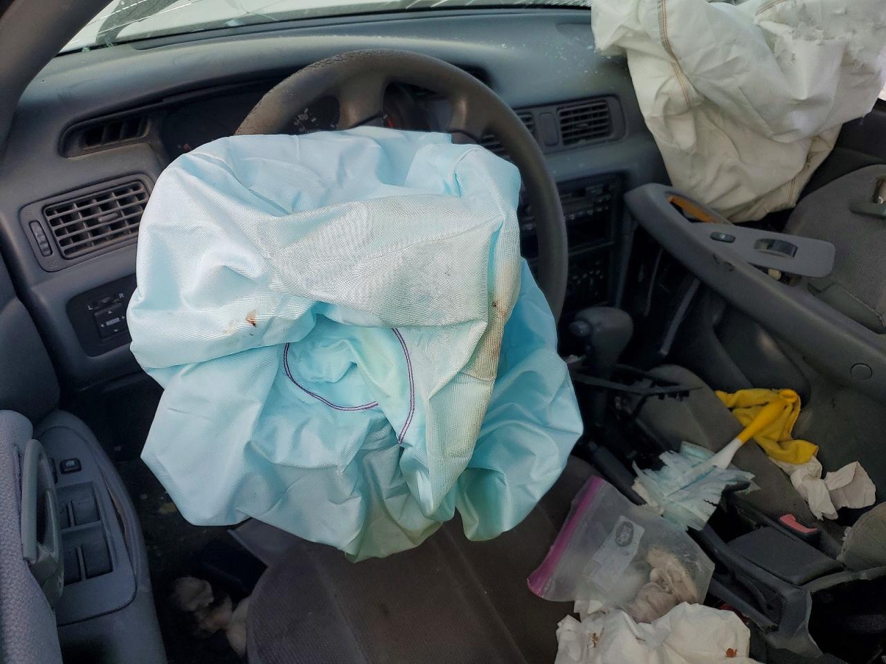 1998 Toyota Camry Ce/le/xle White vin: 4T1BG22K6WU295312