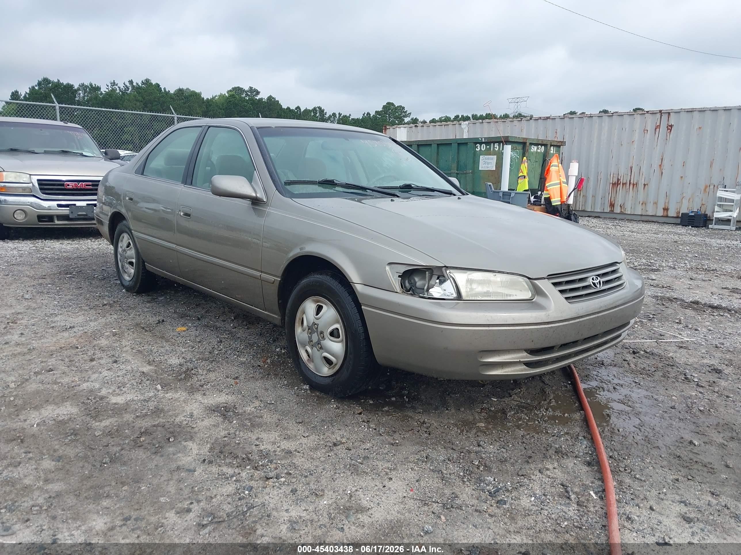 1999 Toyota Camry Le Tan vin: 4T1BG22K6XU502976