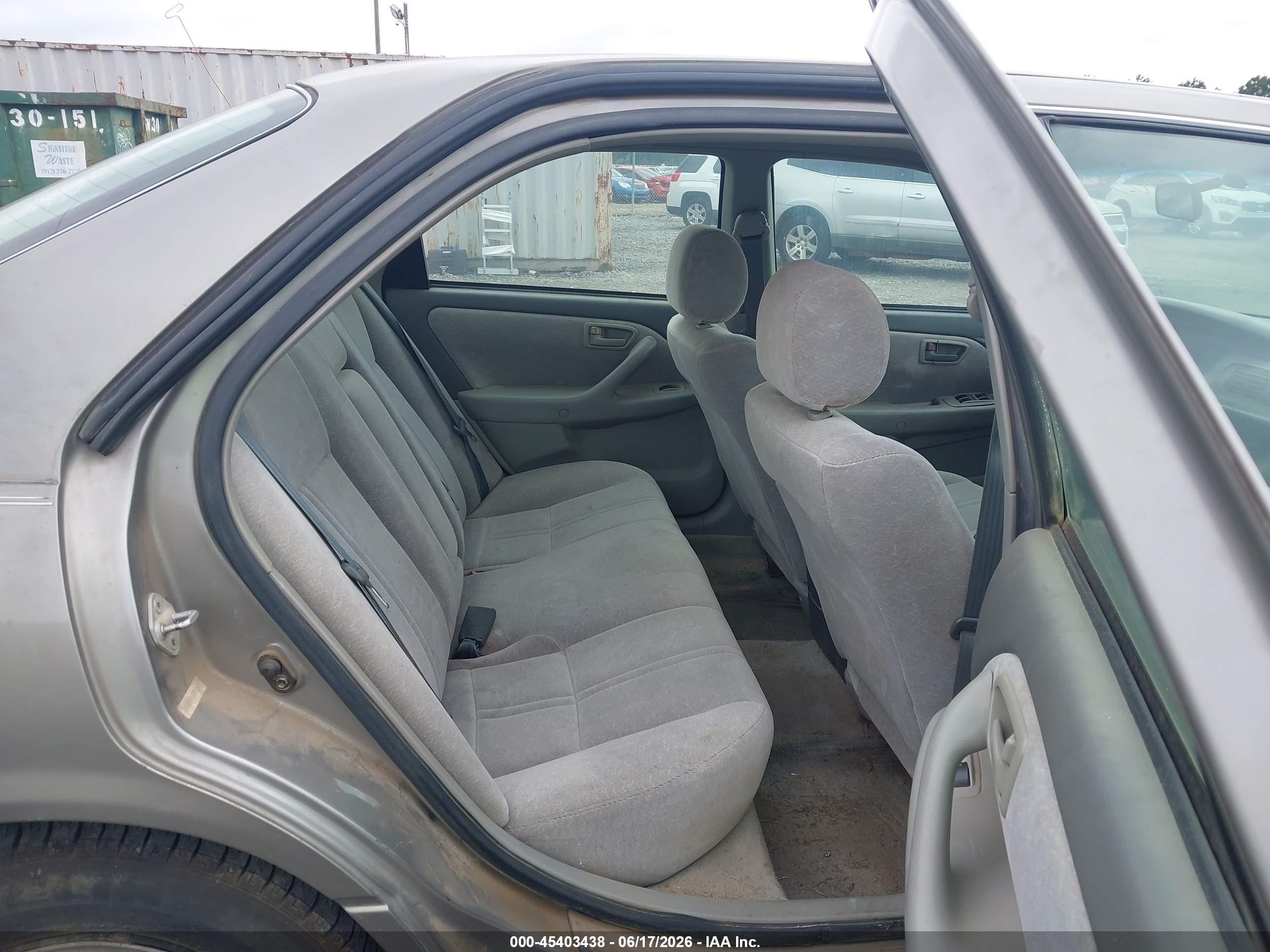 1999 Toyota Camry Le Tan vin: 4T1BG22K6XU502976
