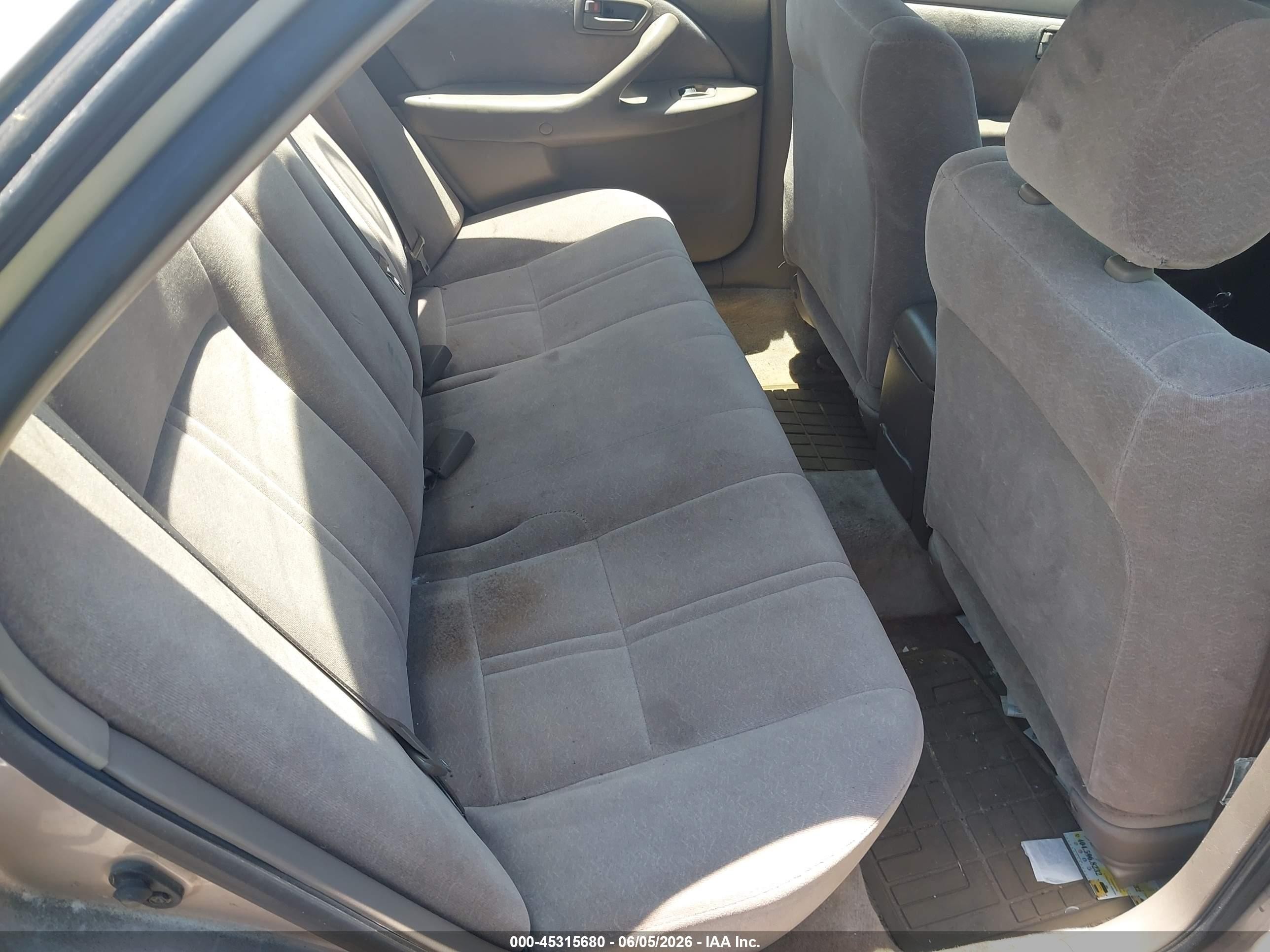 1999 Toyota Camry Le Silver vin: 4T1BG22K6XU511810