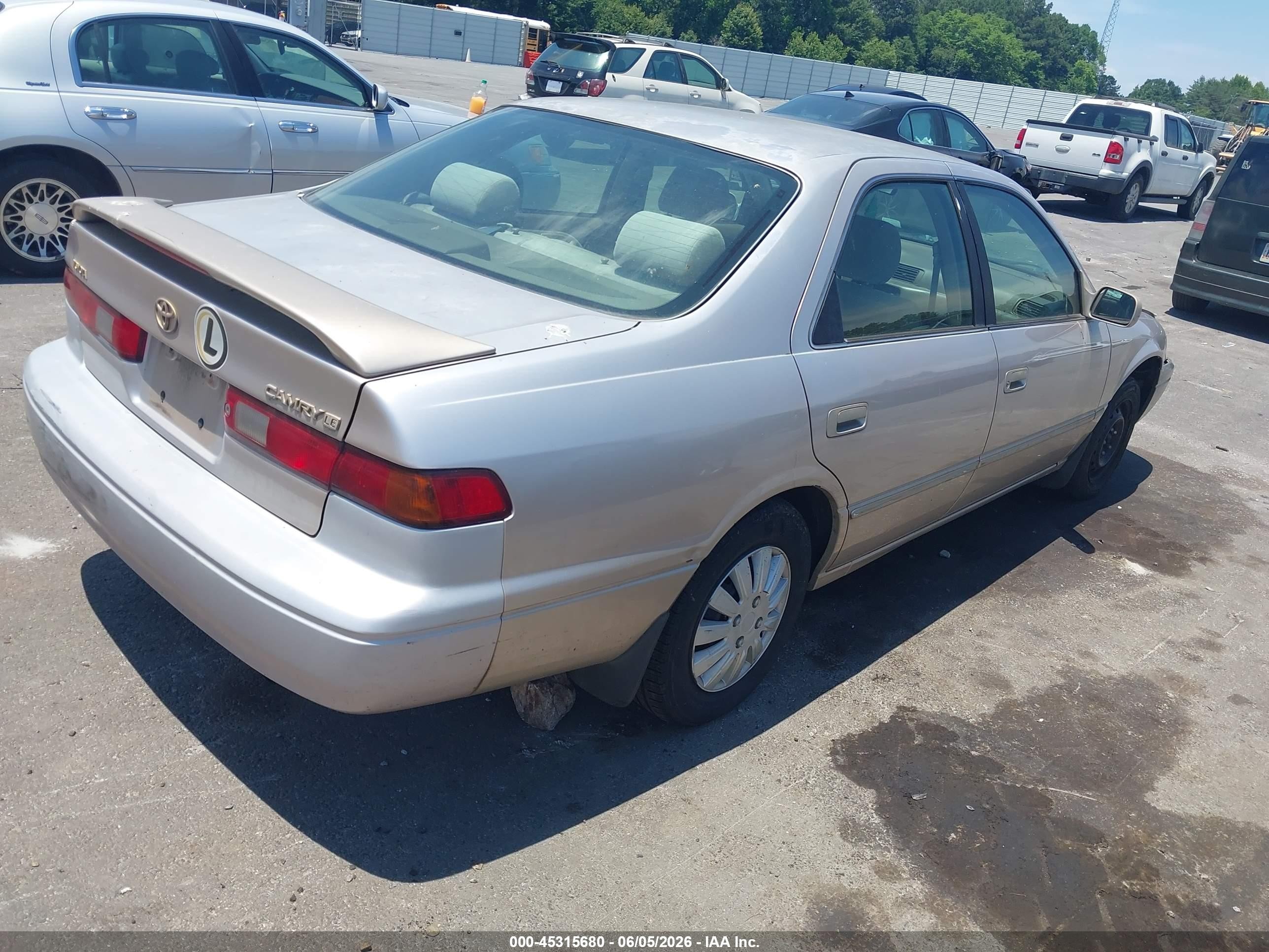 1999 Toyota Camry Le Silver vin: 4T1BG22K6XU511810