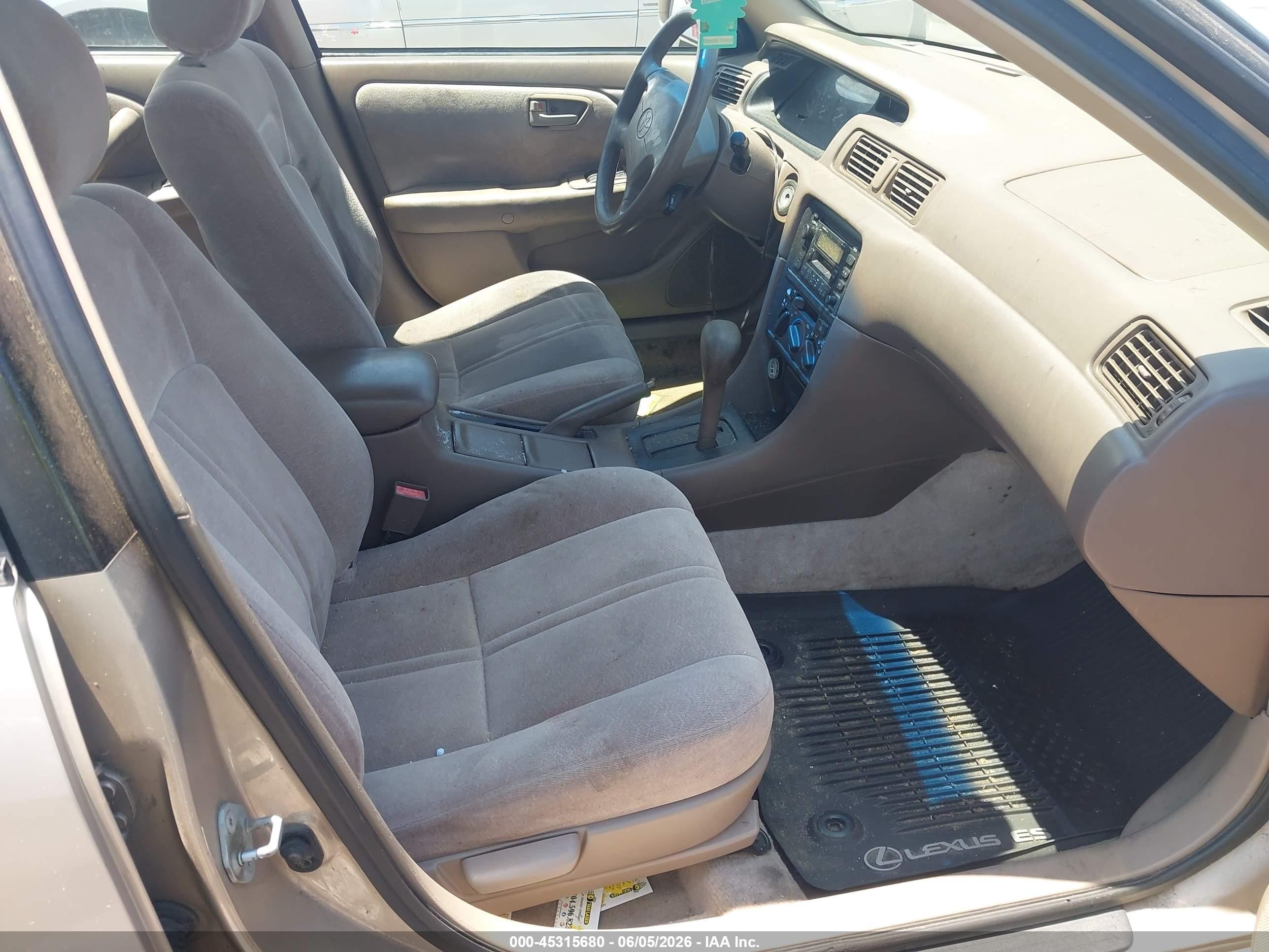 1999 Toyota Camry Le Silver vin: 4T1BG22K6XU511810