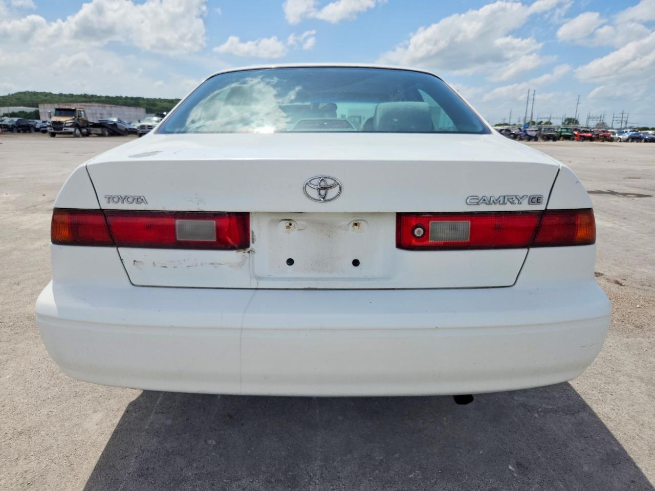1999 Toyota Camry Ce White vin: 4T1BG22K6XU587866