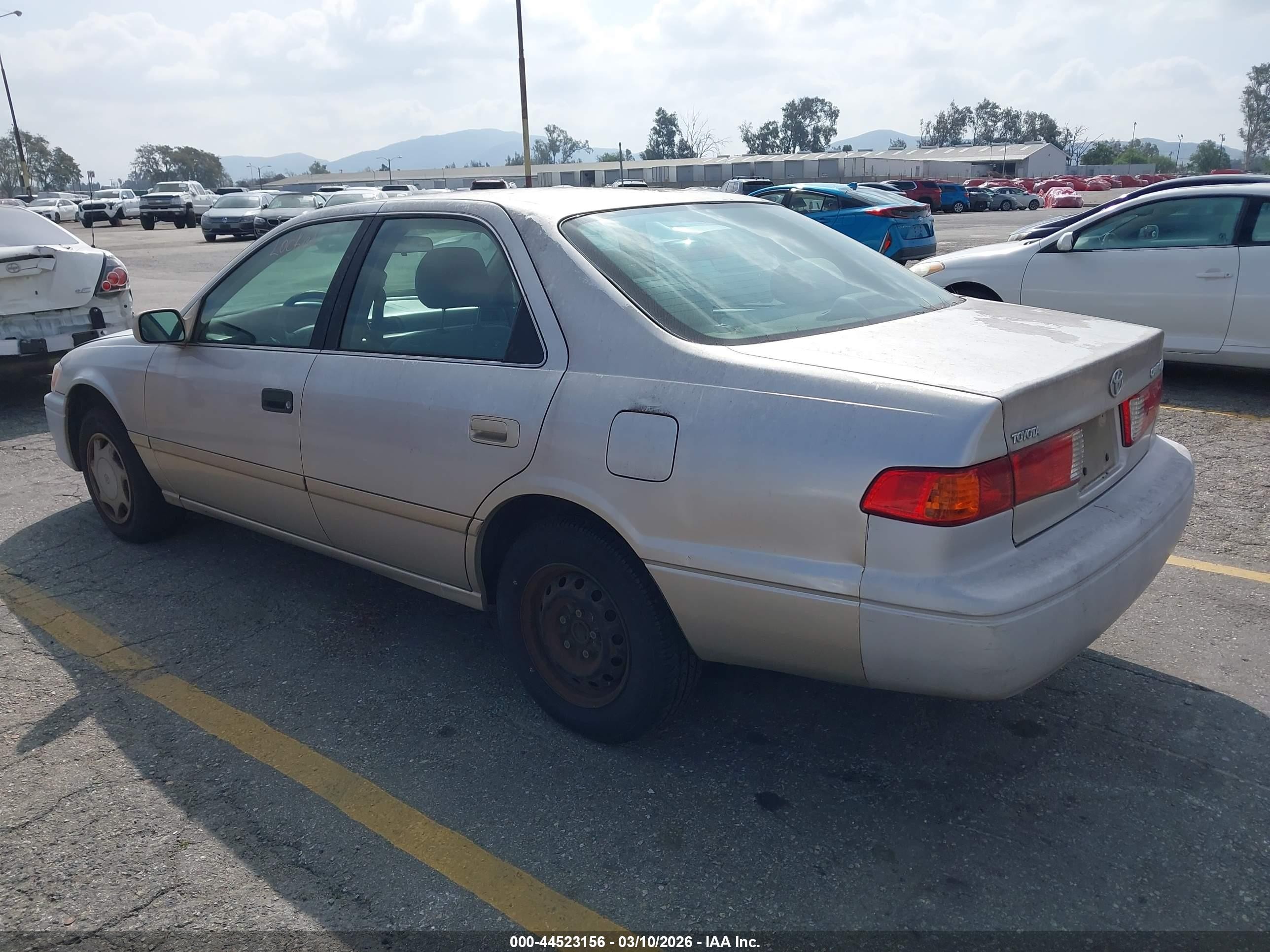 2000 Toyota Camry Ce Gold vin: 4T1BG22K6YU753031