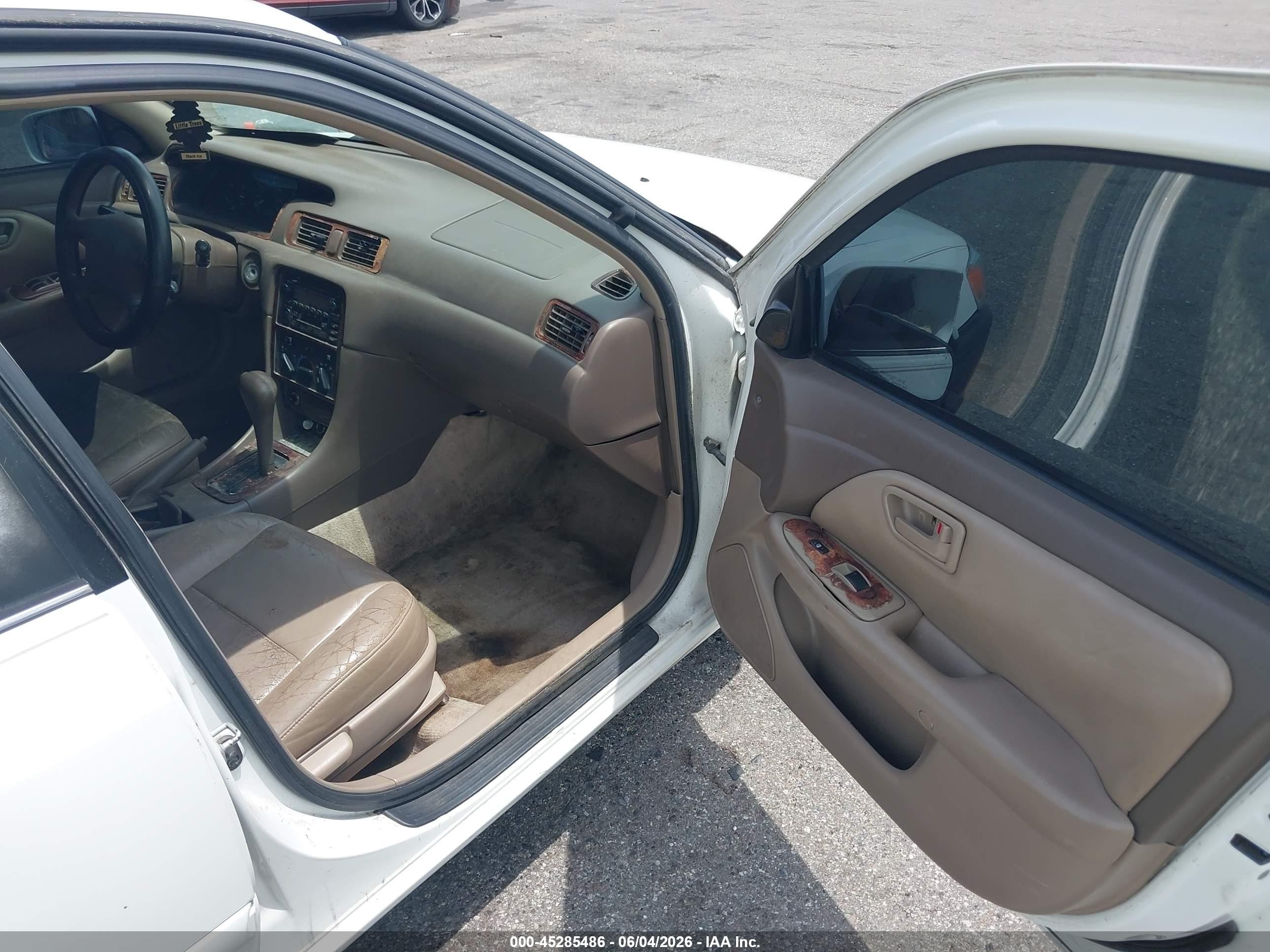 2000 Toyota Camry Le Белый vin: 4T1BG22K6YU977271