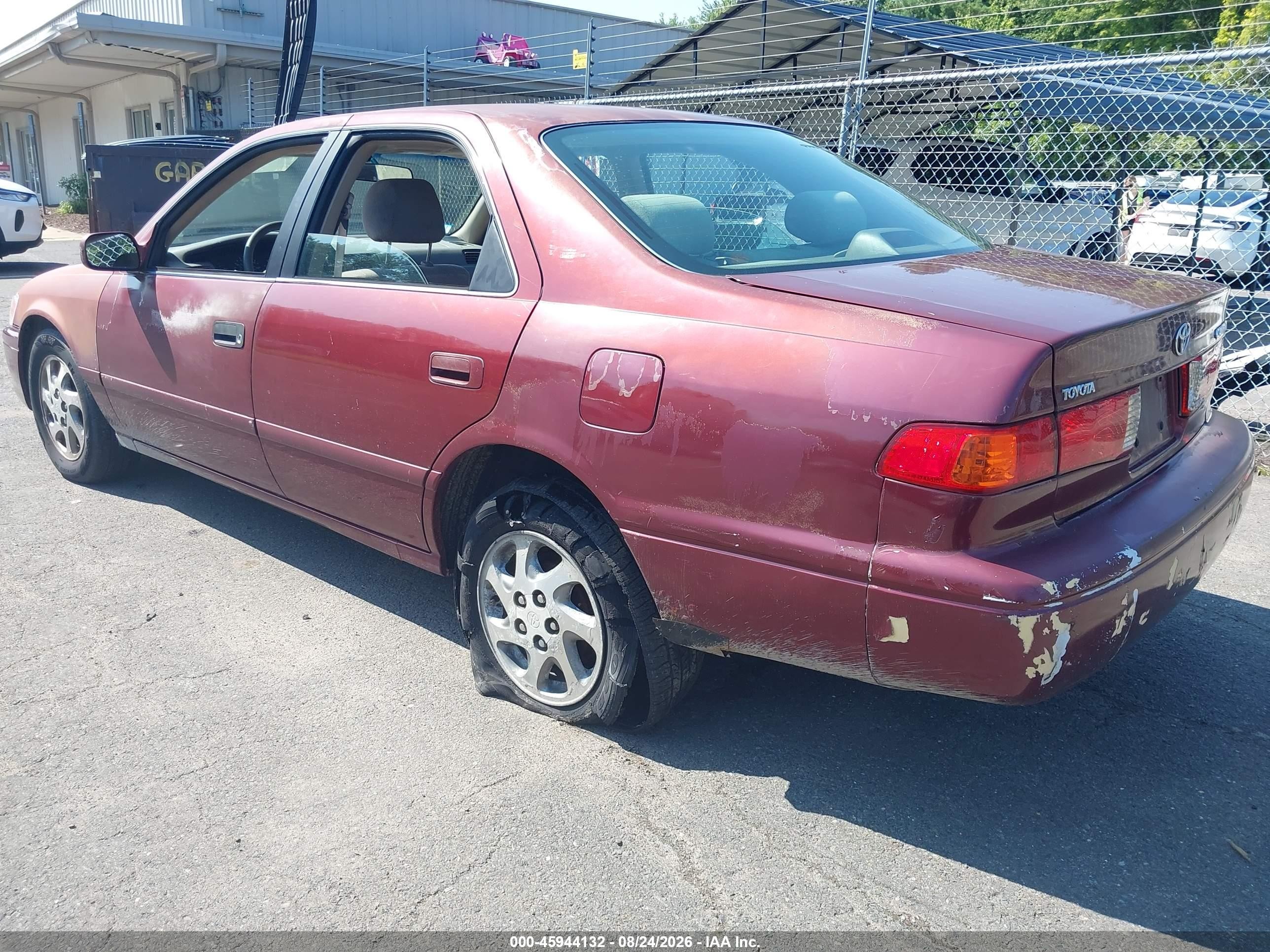 2001 Toyota Camry Le Красный vin: 4T1BG22K71U034974