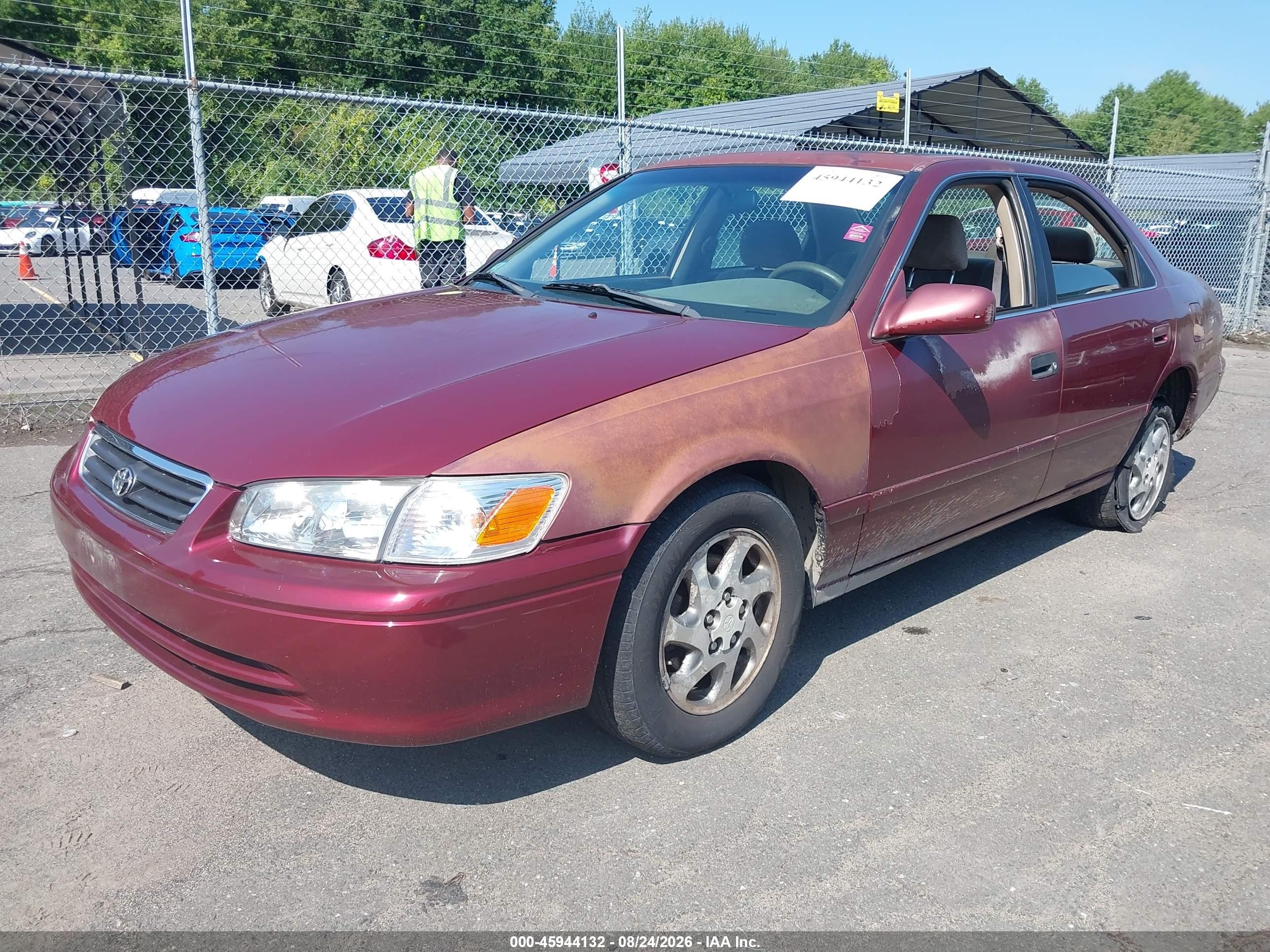 2001 Toyota Camry Le Красный vin: 4T1BG22K71U034974