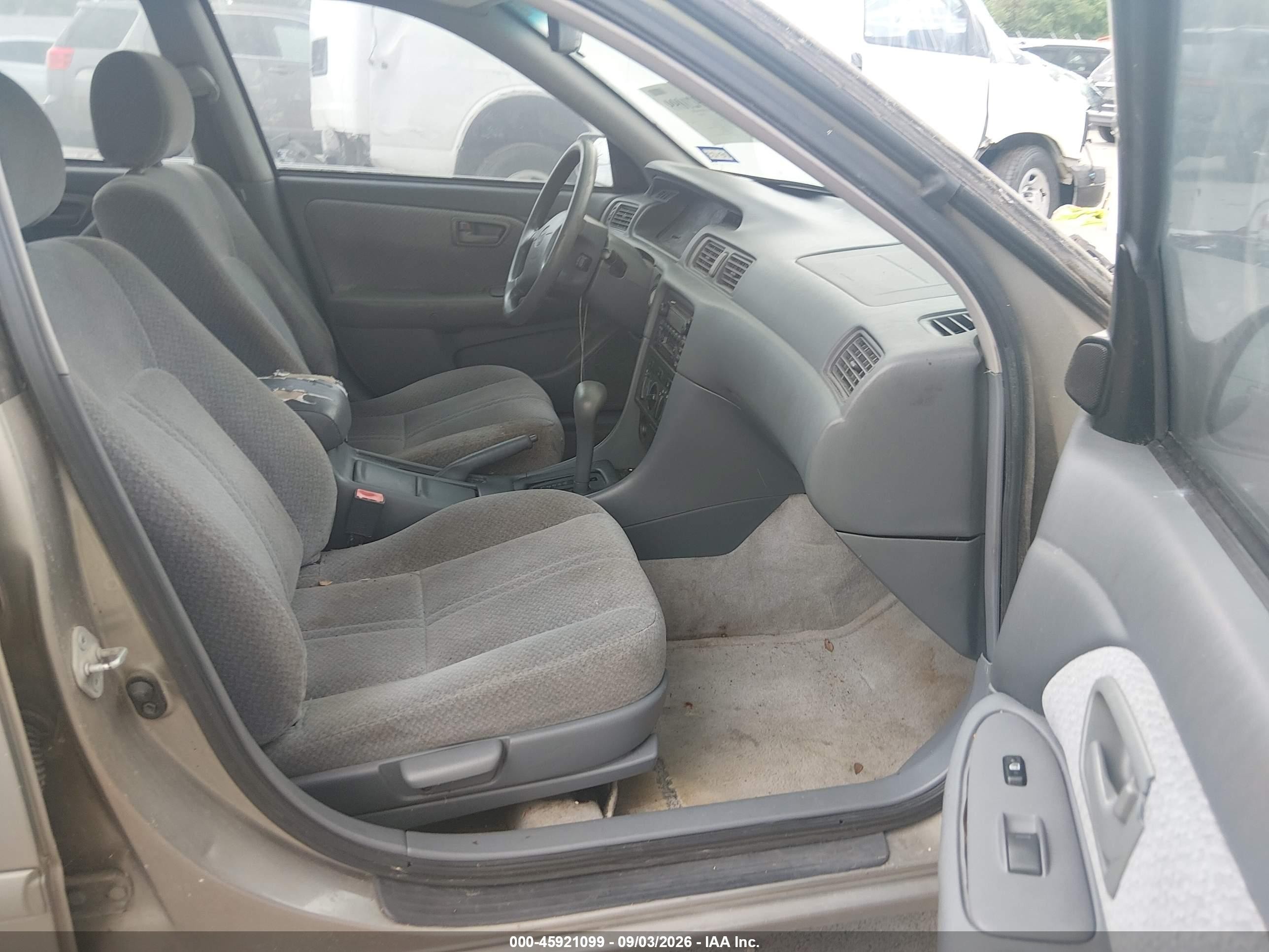 2001 Toyota Camry Le Серебряный vin: 4T1BG22K71U059146