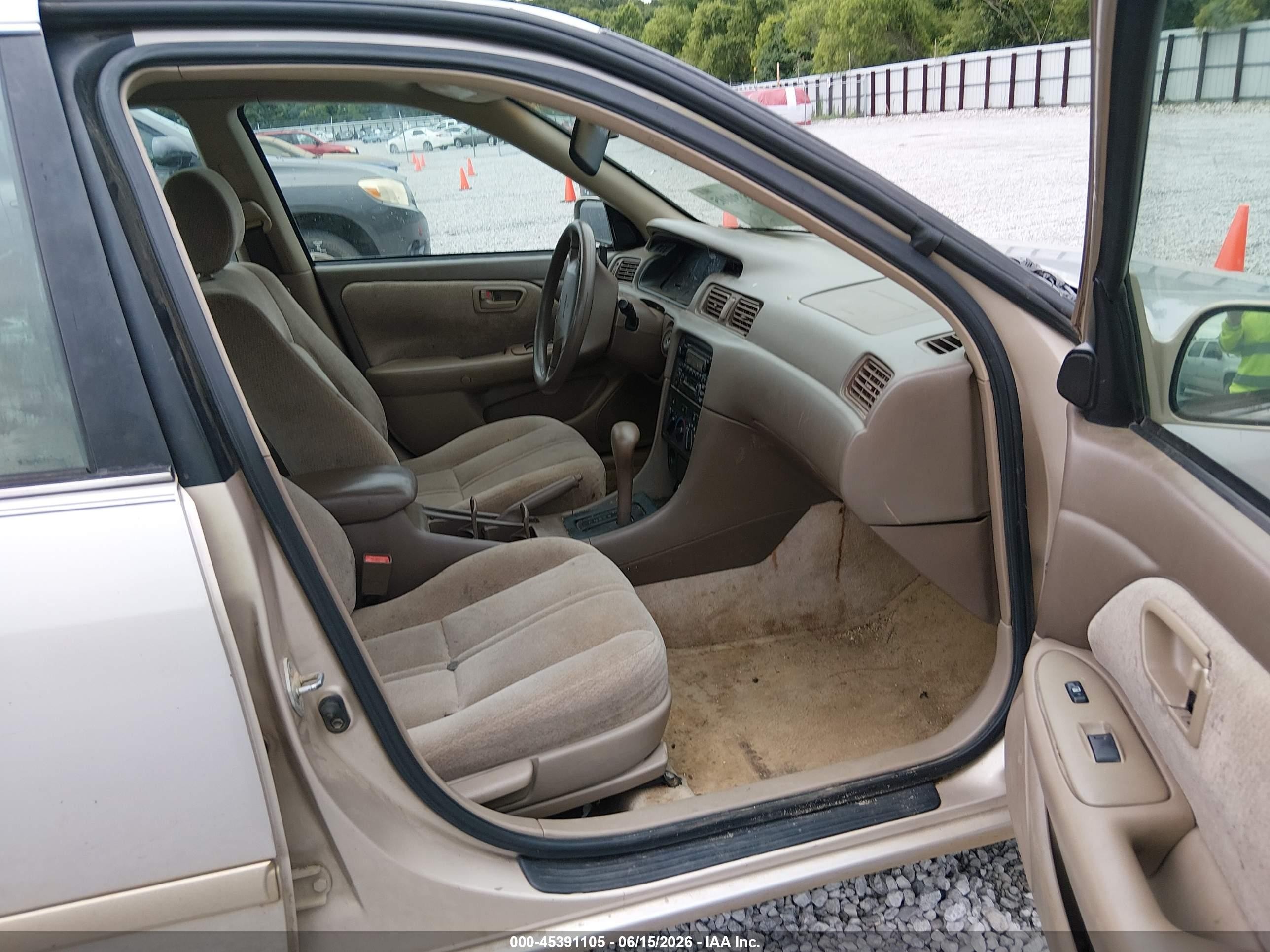 2001 Toyota Camry Le Silver vin: 4T1BG22K71U106658