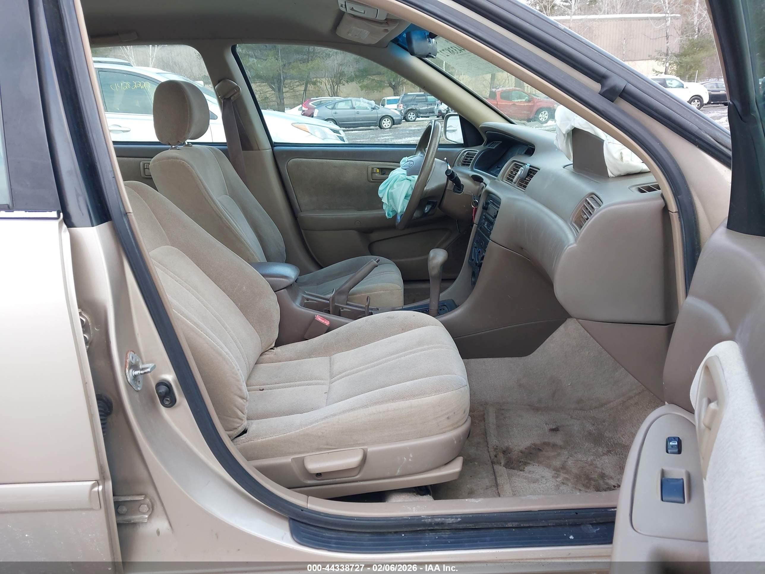 2001 Toyota Camry Ce Золотой vin: 4T1BG22K71U801626