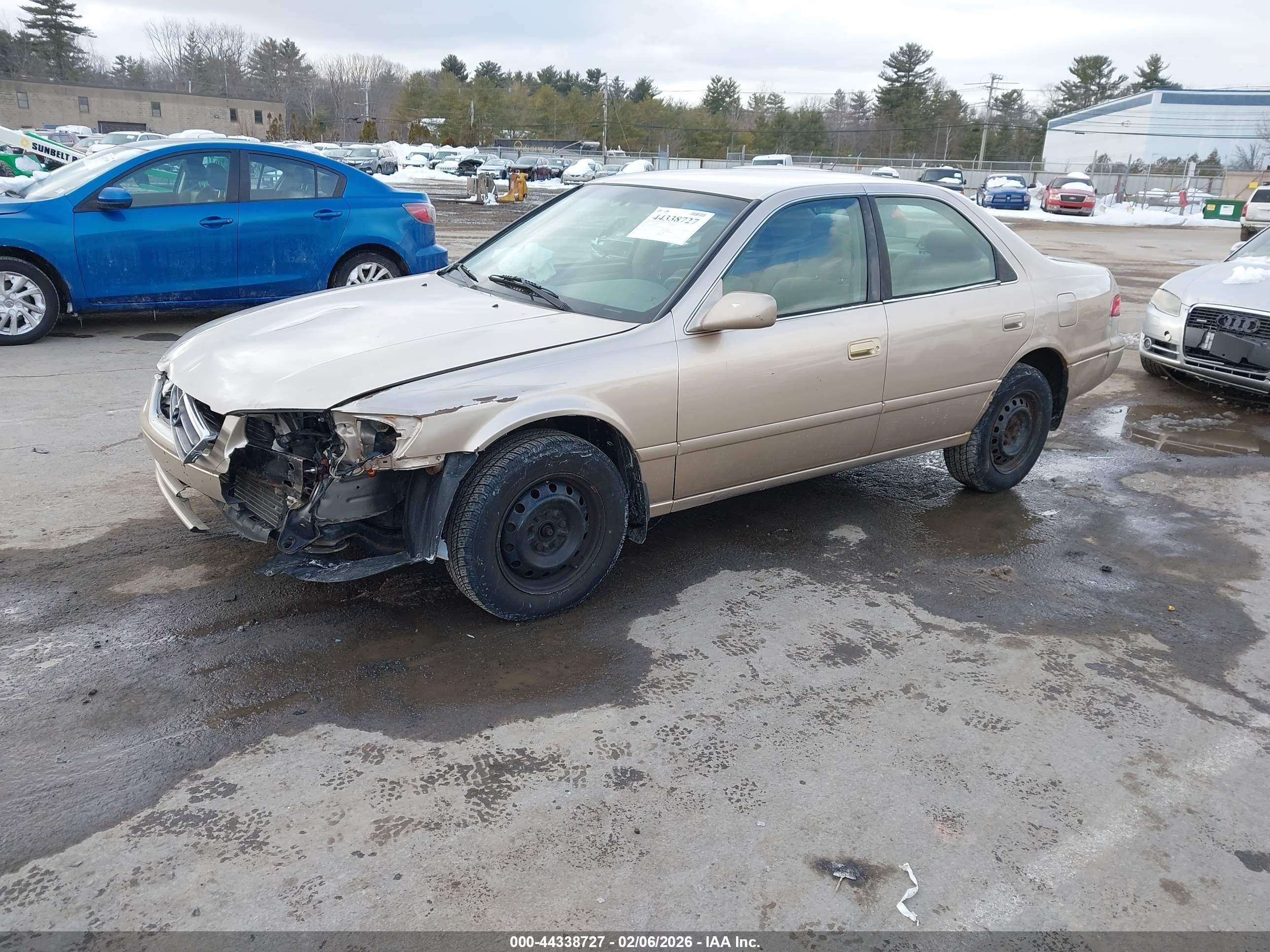 2001 Toyota Camry Ce Золотой vin: 4T1BG22K71U801626