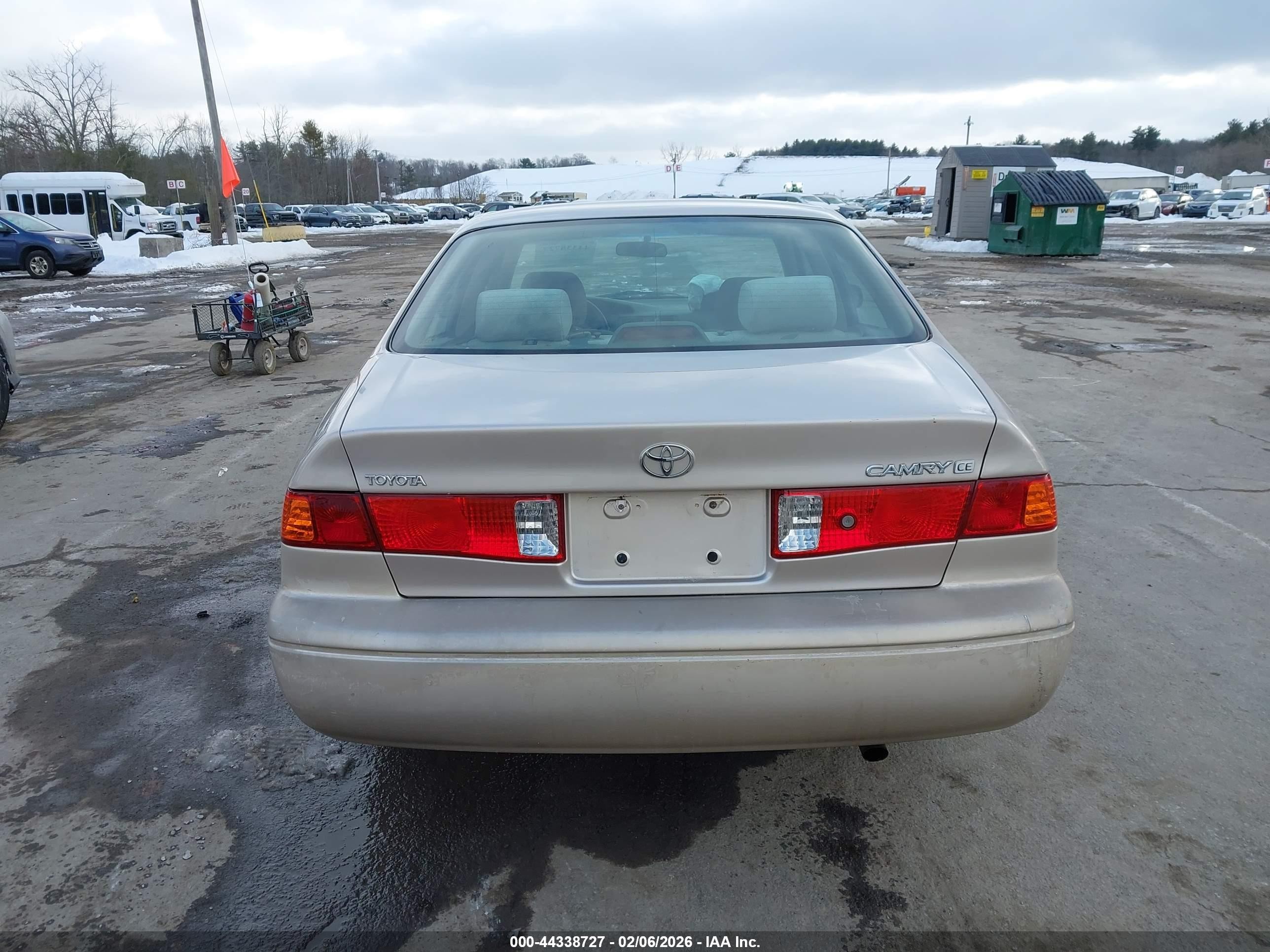 2001 Toyota Camry Ce Золотой vin: 4T1BG22K71U801626