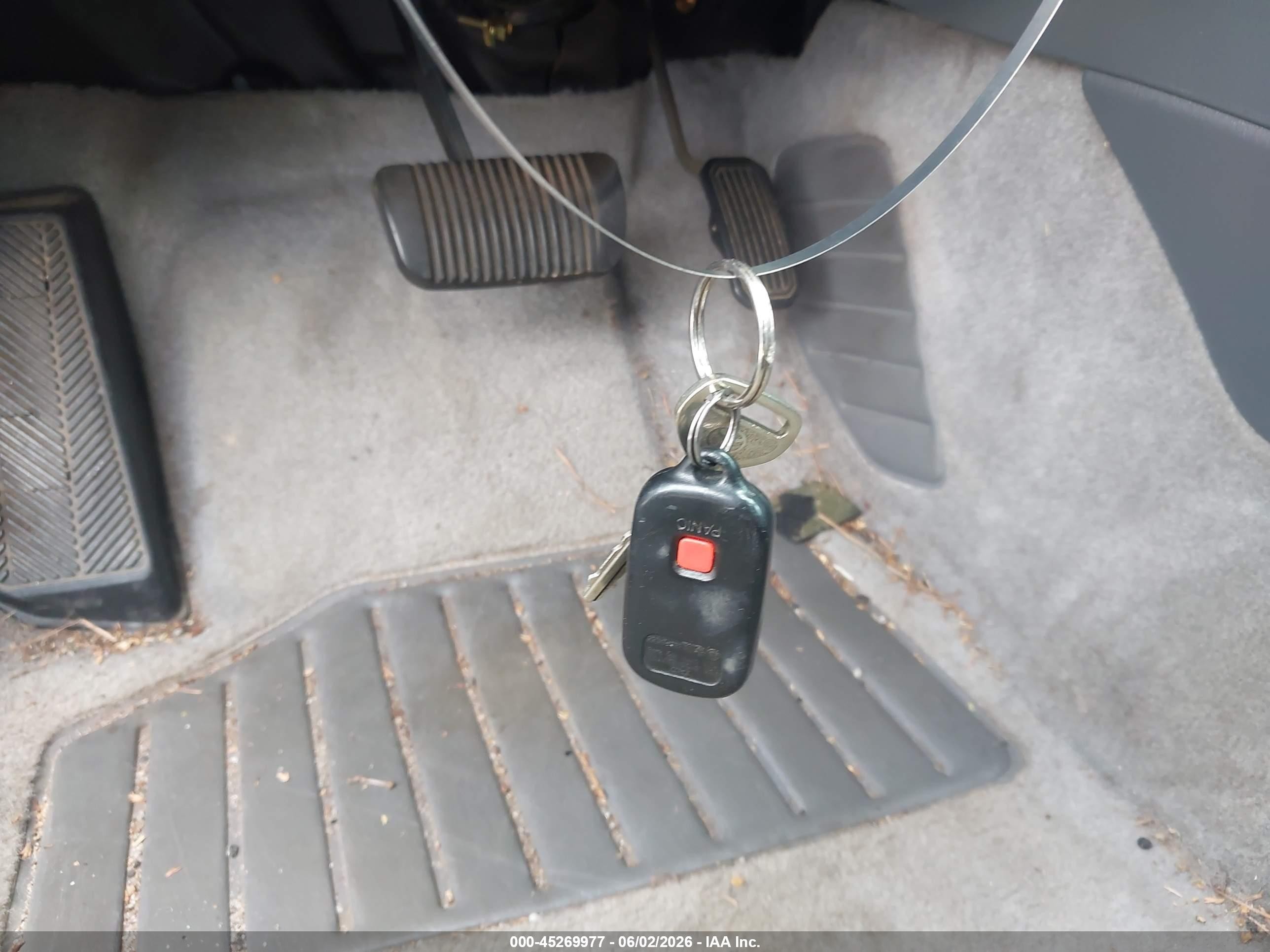 2001 Toyota Camry Le Серый vin: 4T1BG22K71U808592