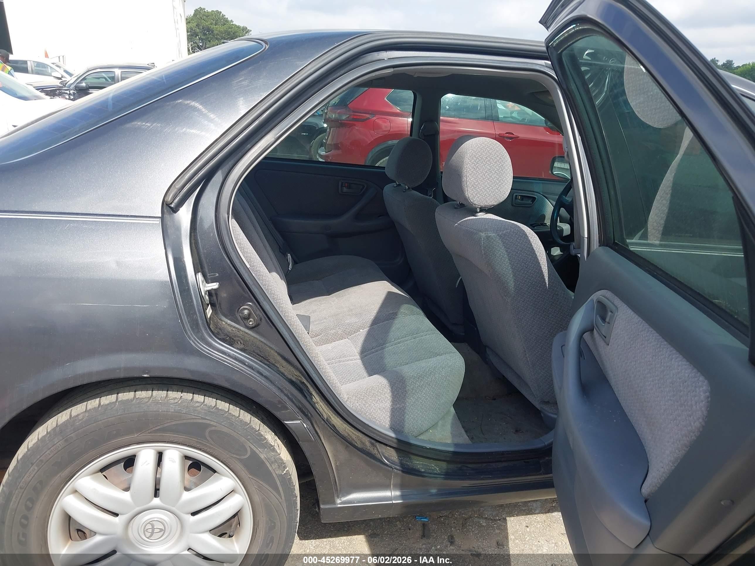 2001 Toyota Camry Le Серый vin: 4T1BG22K71U808592