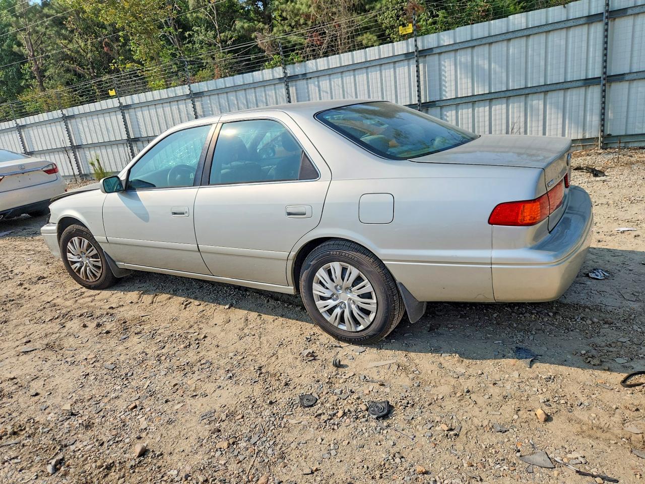 2001 Toyota Camry Ce Серебряный vin: 4T1BG22K71U816224