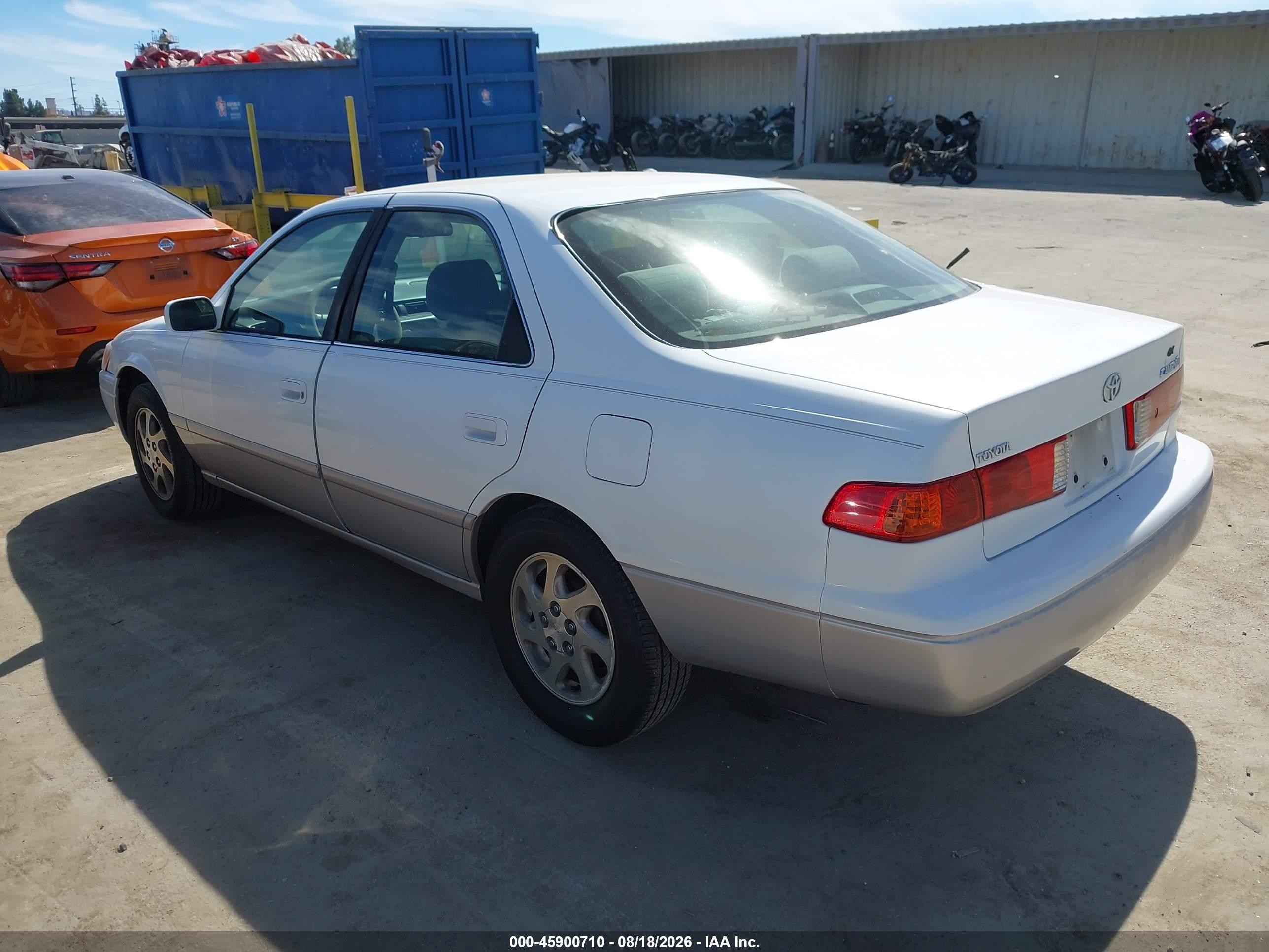 2001 Toyota Camry Le White vin: 4T1BG22K71U816756