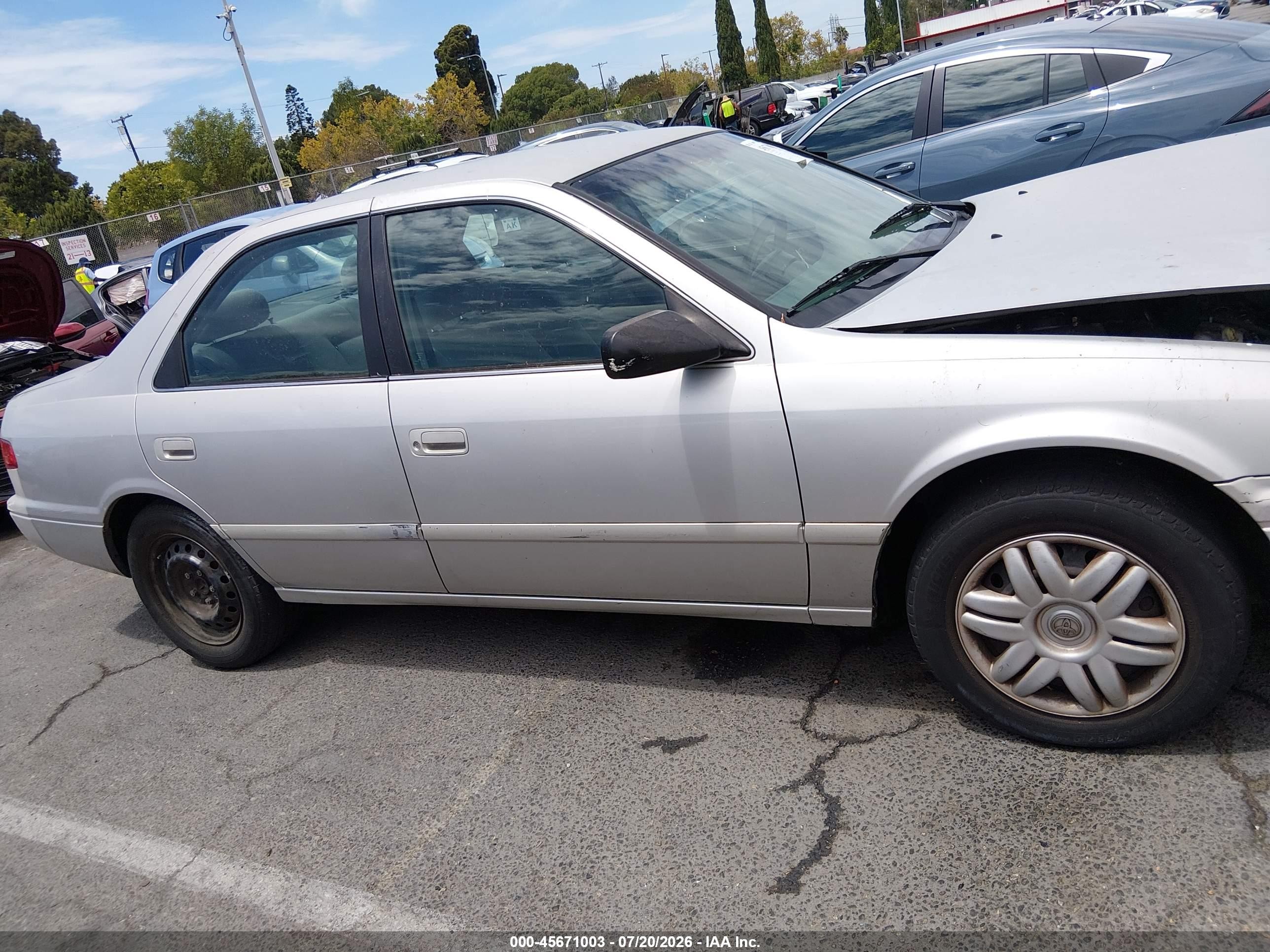 2001 Toyota Camry Le Gray vin: 4T1BG22K71U860840