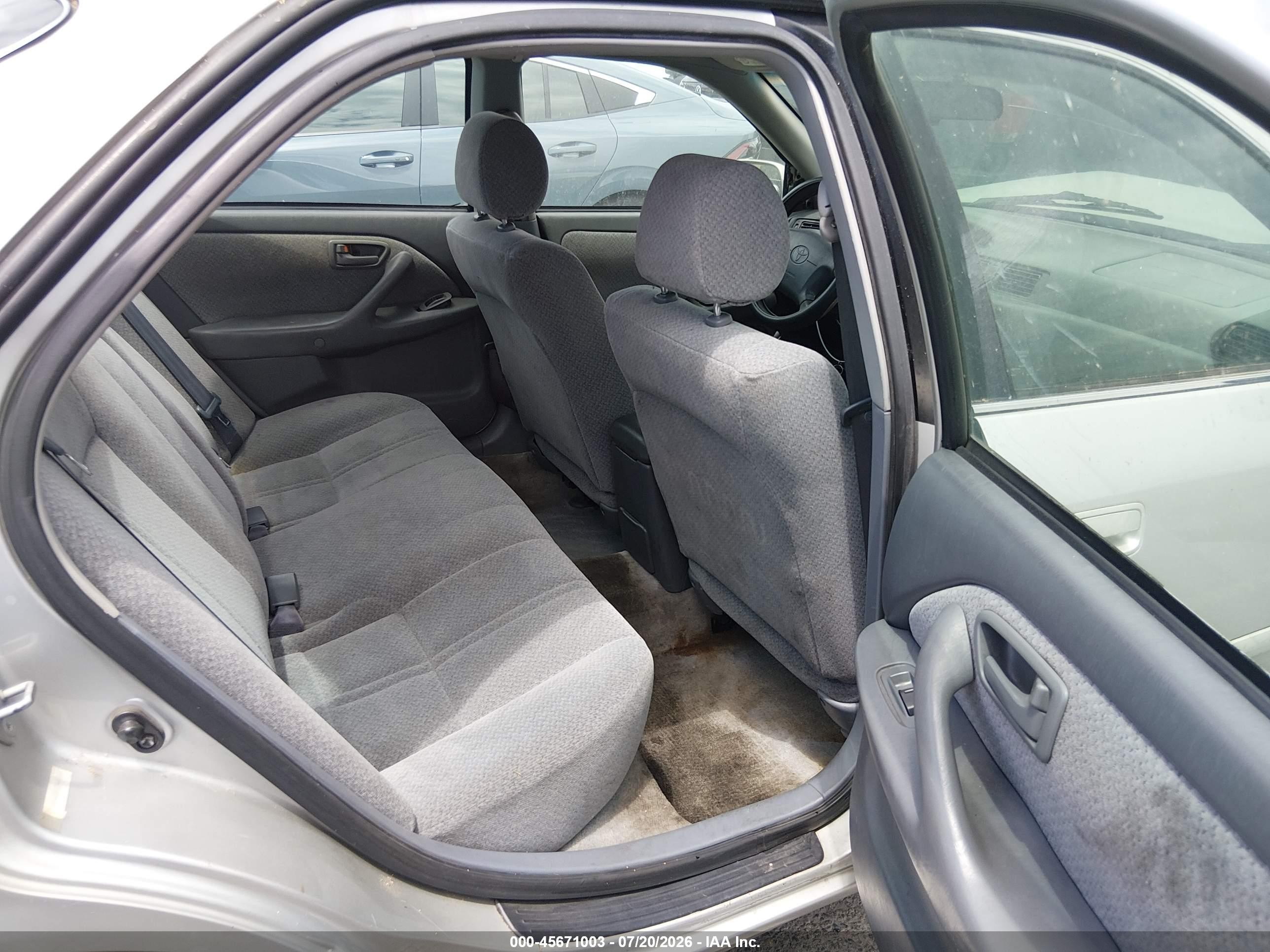 2001 Toyota Camry Le Gray vin: 4T1BG22K71U860840