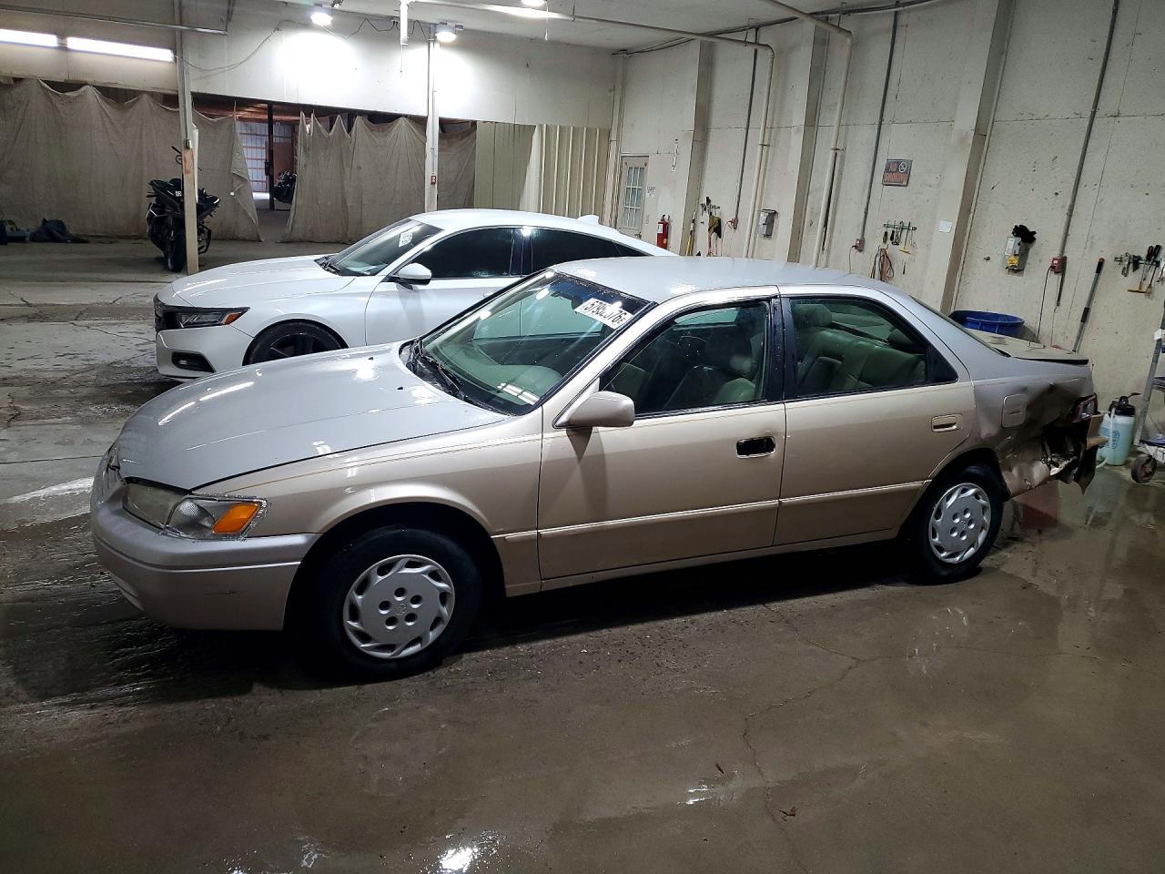 1997 Toyota Camry Le Beige vin: 4T1BG22K7VU053305