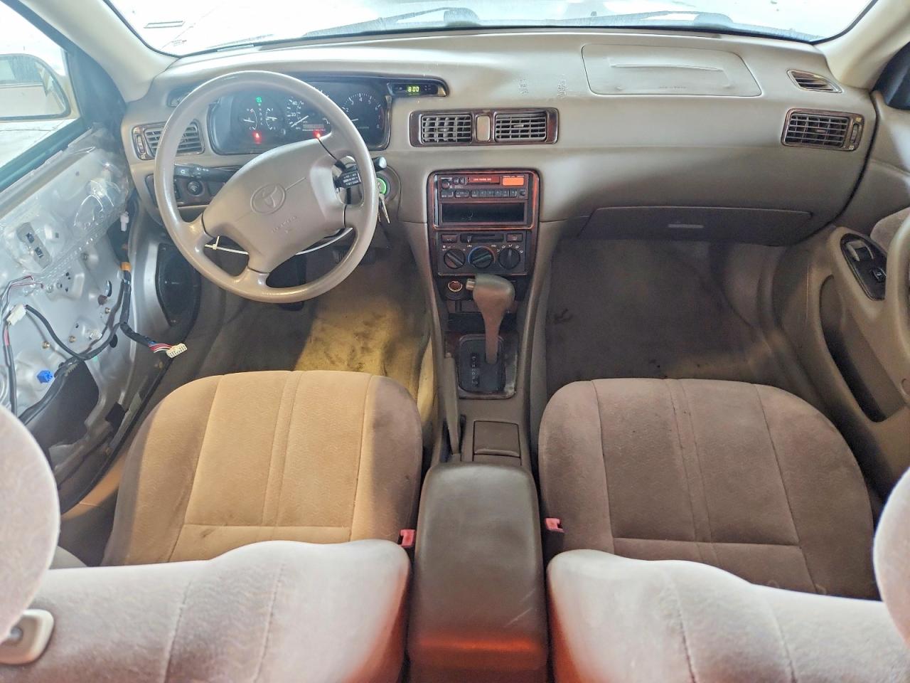 1997 Toyota Camry Le Silver vin: 4T1BG22K7VU781657