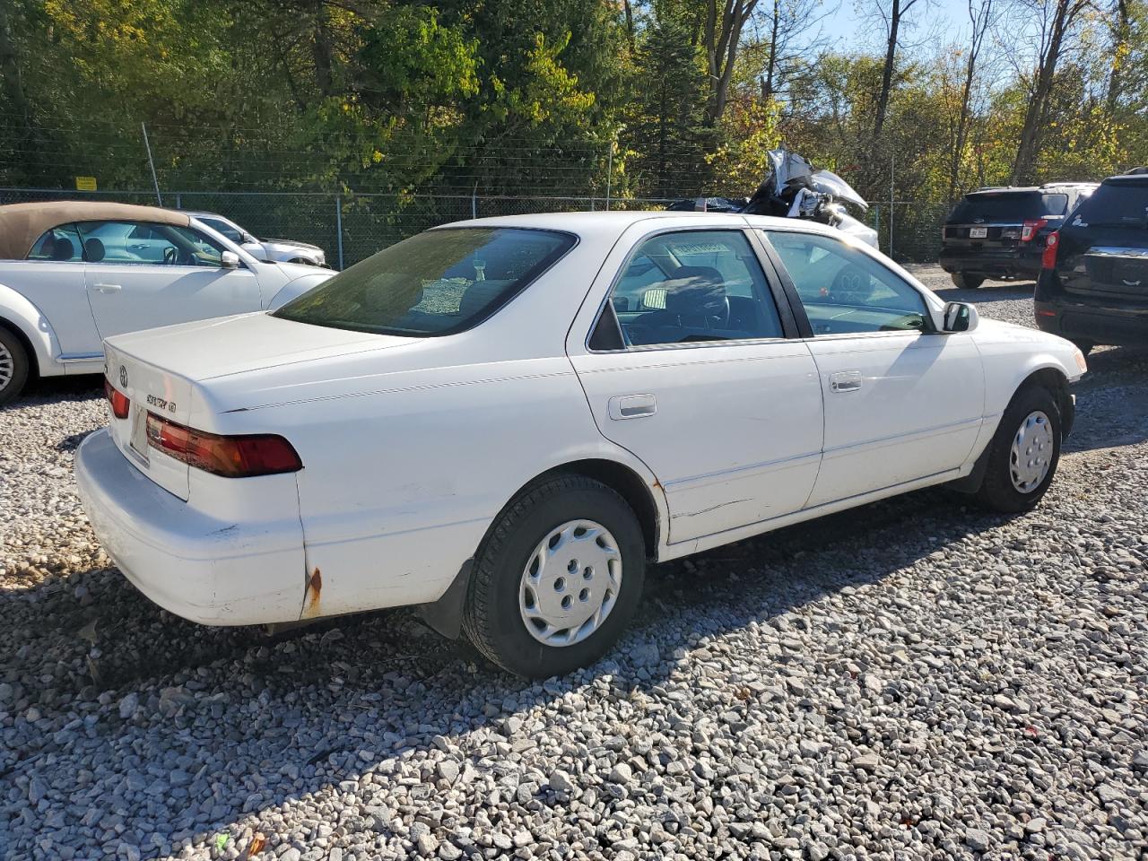 1998 Toyota Camry Ce Белый vin: 4T1BG22K7WU266143