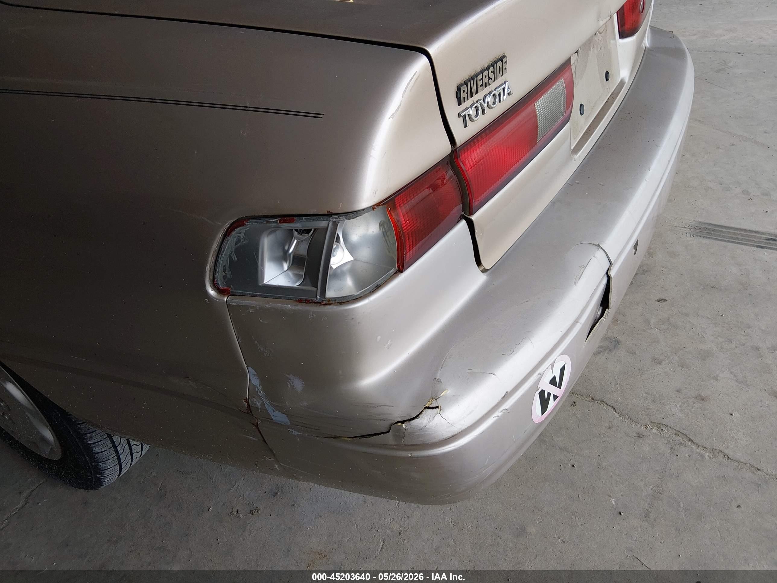 1998 Toyota Camry Le Золотой vin: 4T1BG22K7WU329063