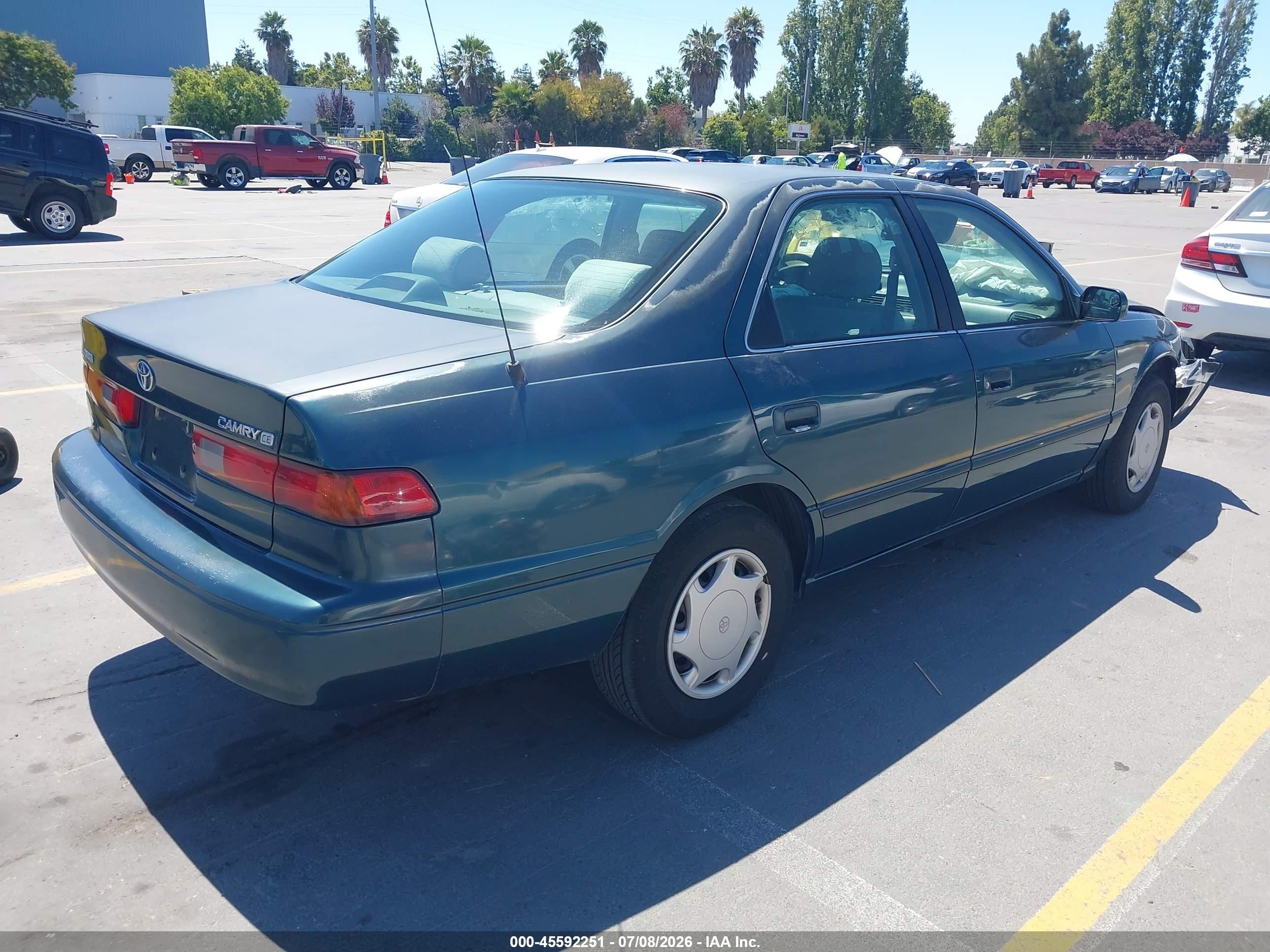 1998 Toyota Camry Ce Green vin: 4T1BG22K7WU857363