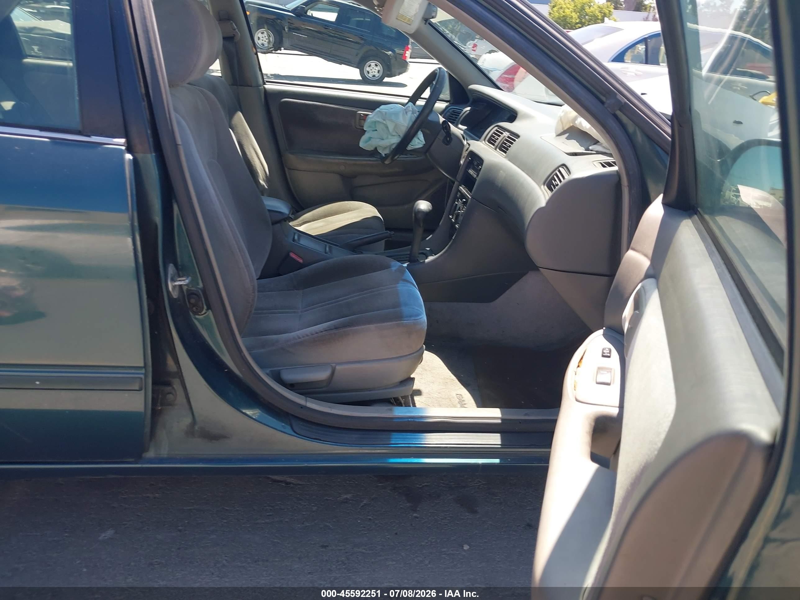 1998 Toyota Camry Ce Green vin: 4T1BG22K7WU857363