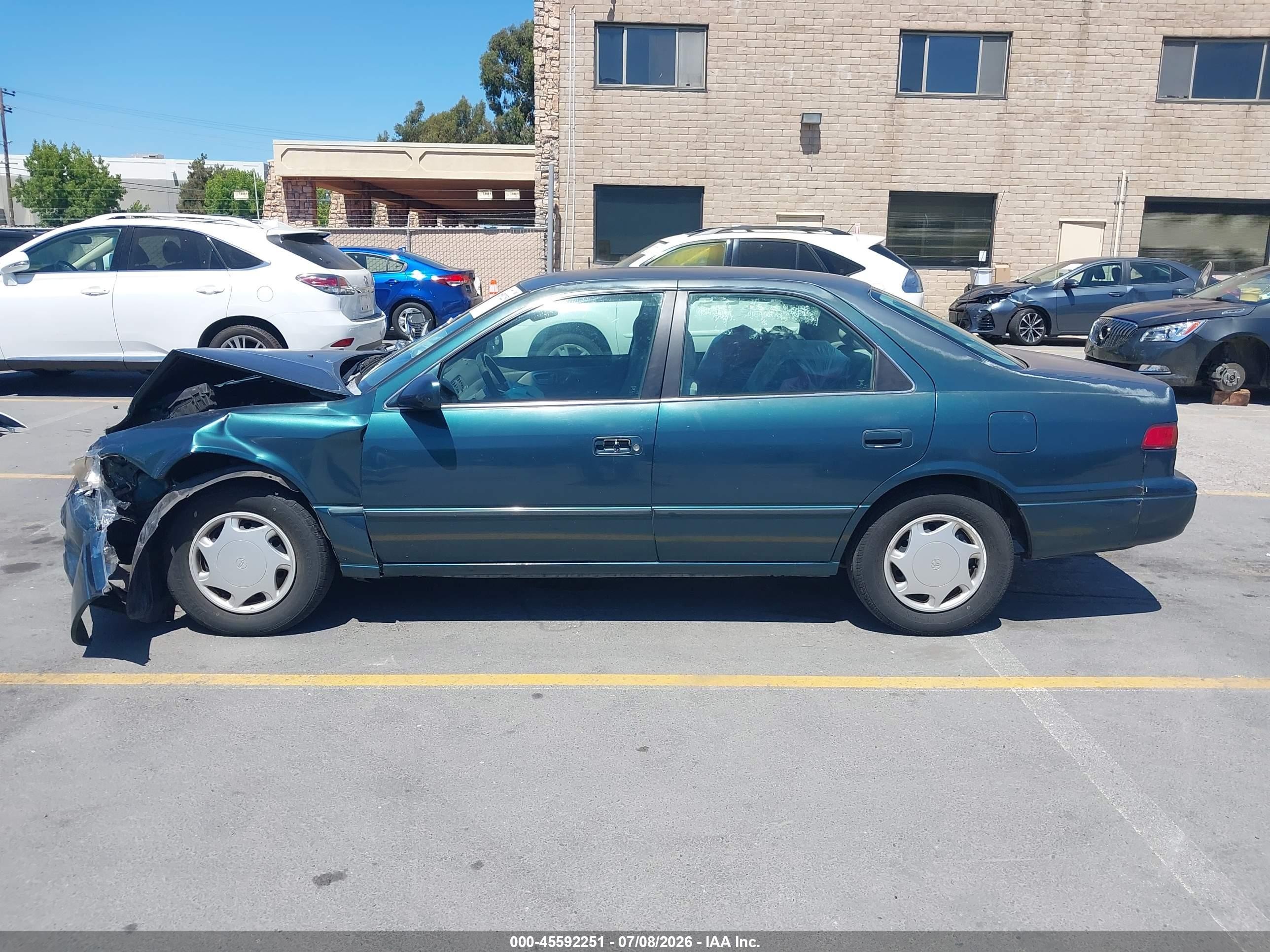 1998 Toyota Camry Ce Green vin: 4T1BG22K7WU857363