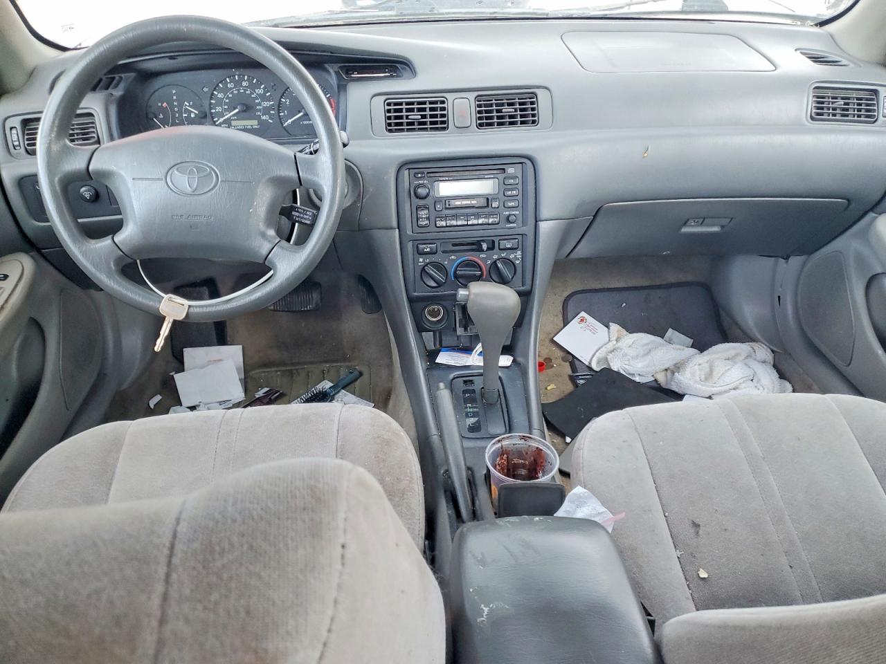 1999 Toyota Camry Le Tan vin: 4T1BG22K7XU507667