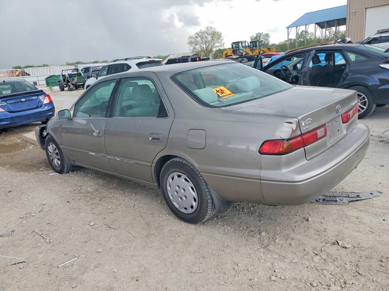 1999 Toyota Camry Le Tan vin: 4T1BG22K7XU507667