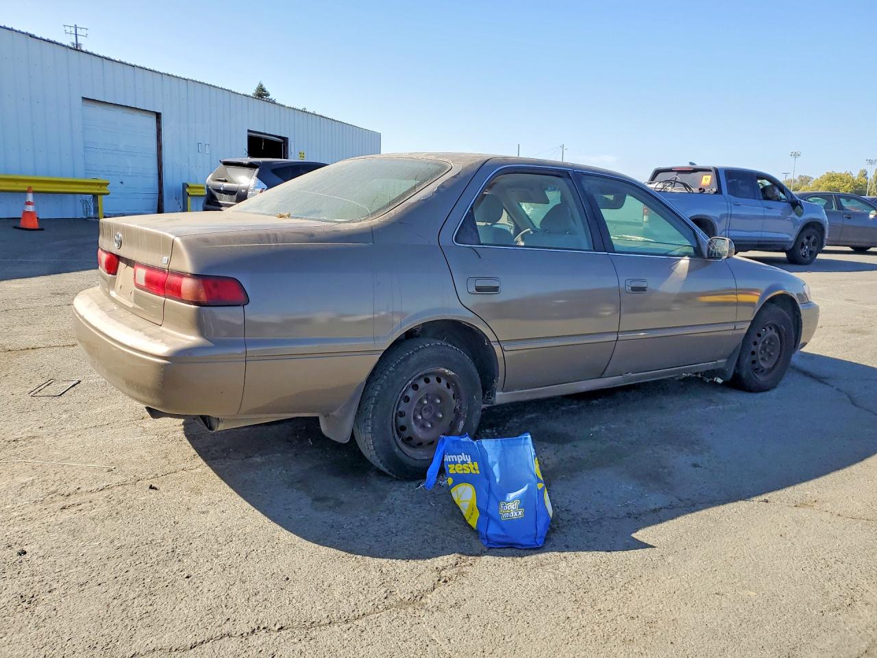 1999 Toyota Camry Le Tan vin: 4T1BG22K7XU869630