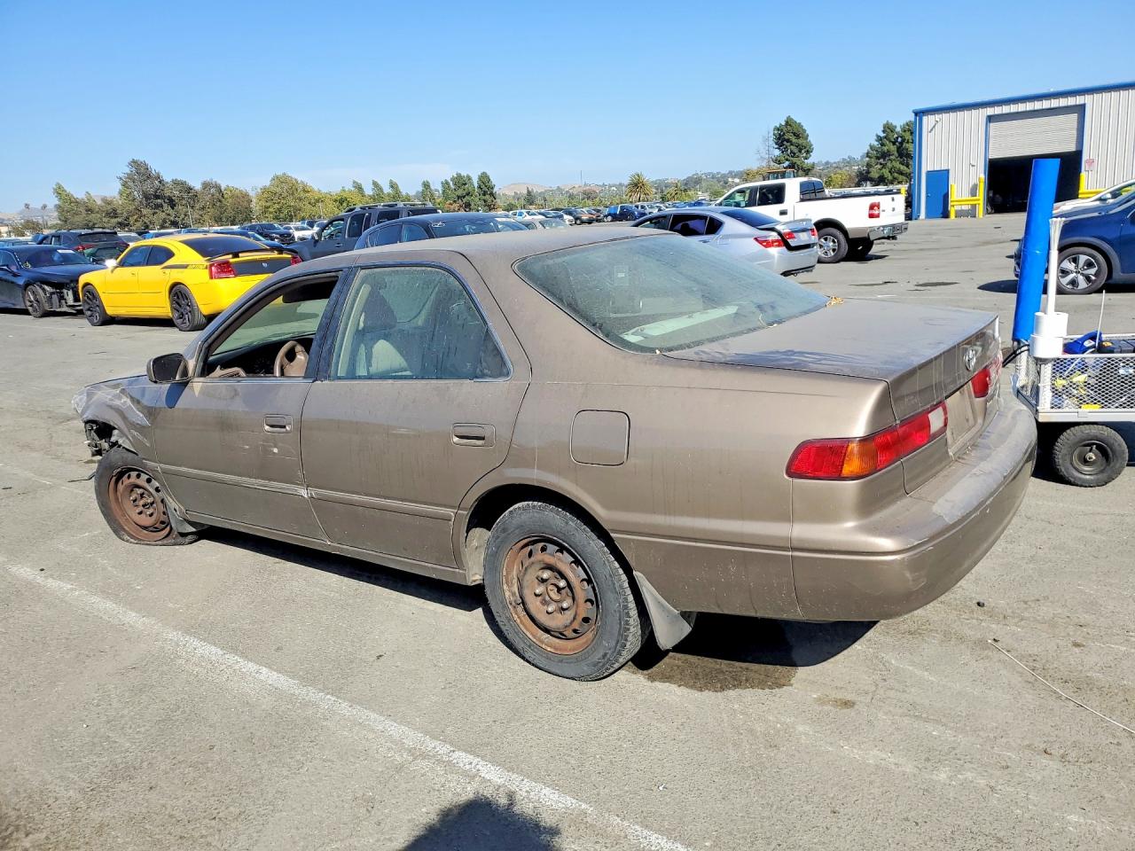 1999 Toyota Camry Le Tan vin: 4T1BG22K7XU869630