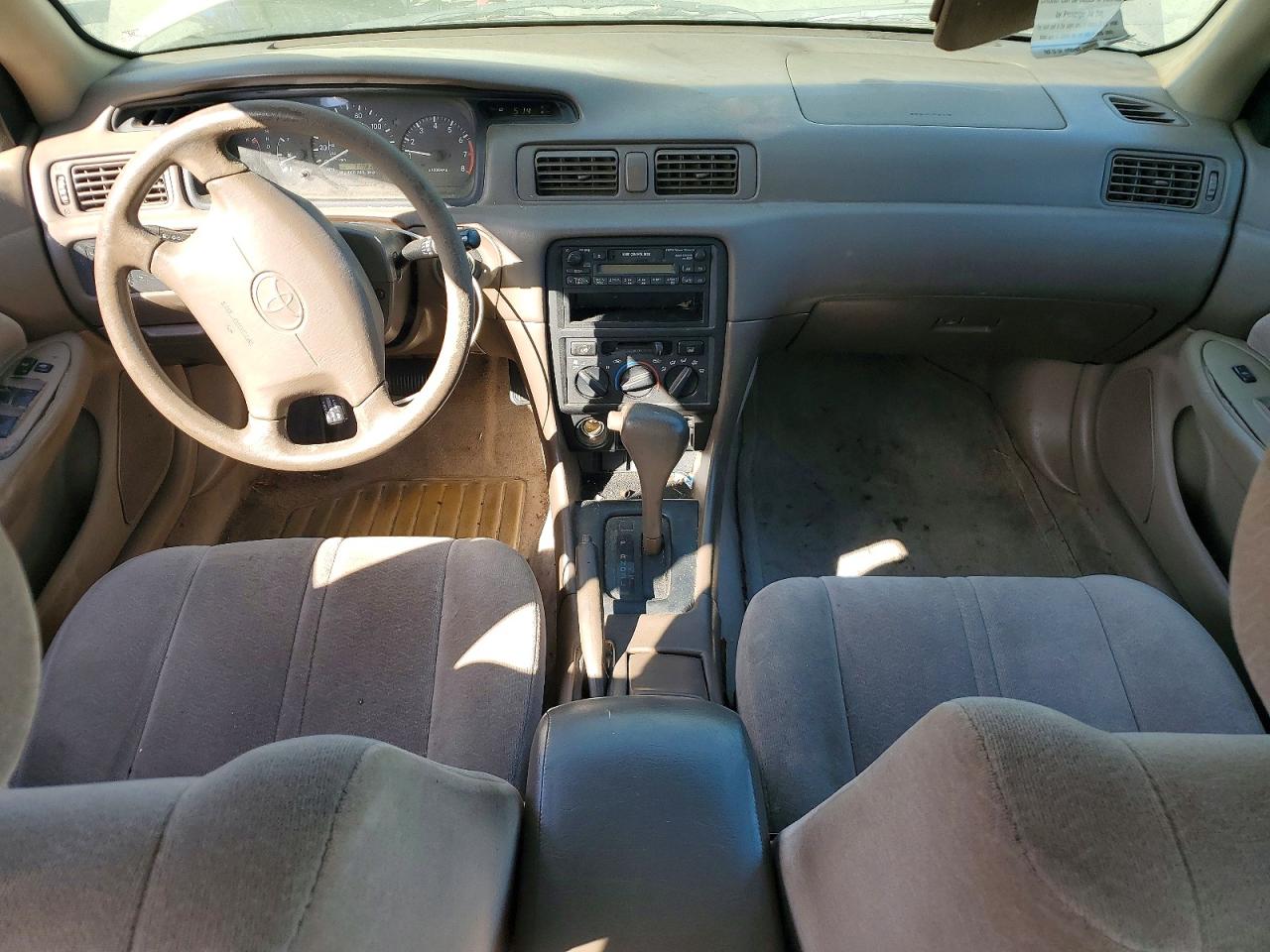 1999 Toyota Camry Le Tan vin: 4T1BG22K7XU869630