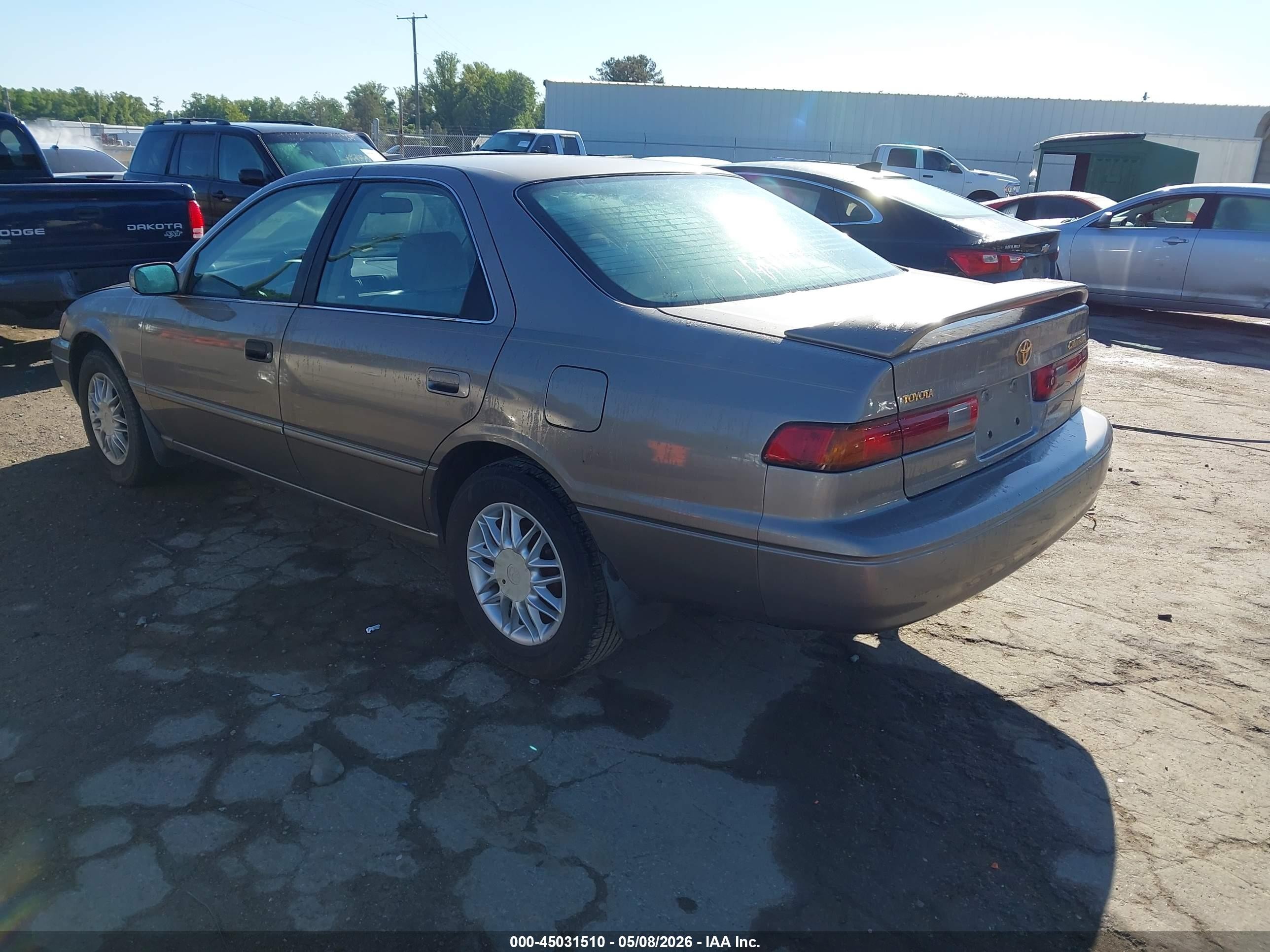 1999 Toyota Camry Le Коричневый vin: 4T1BG22K7XU872852