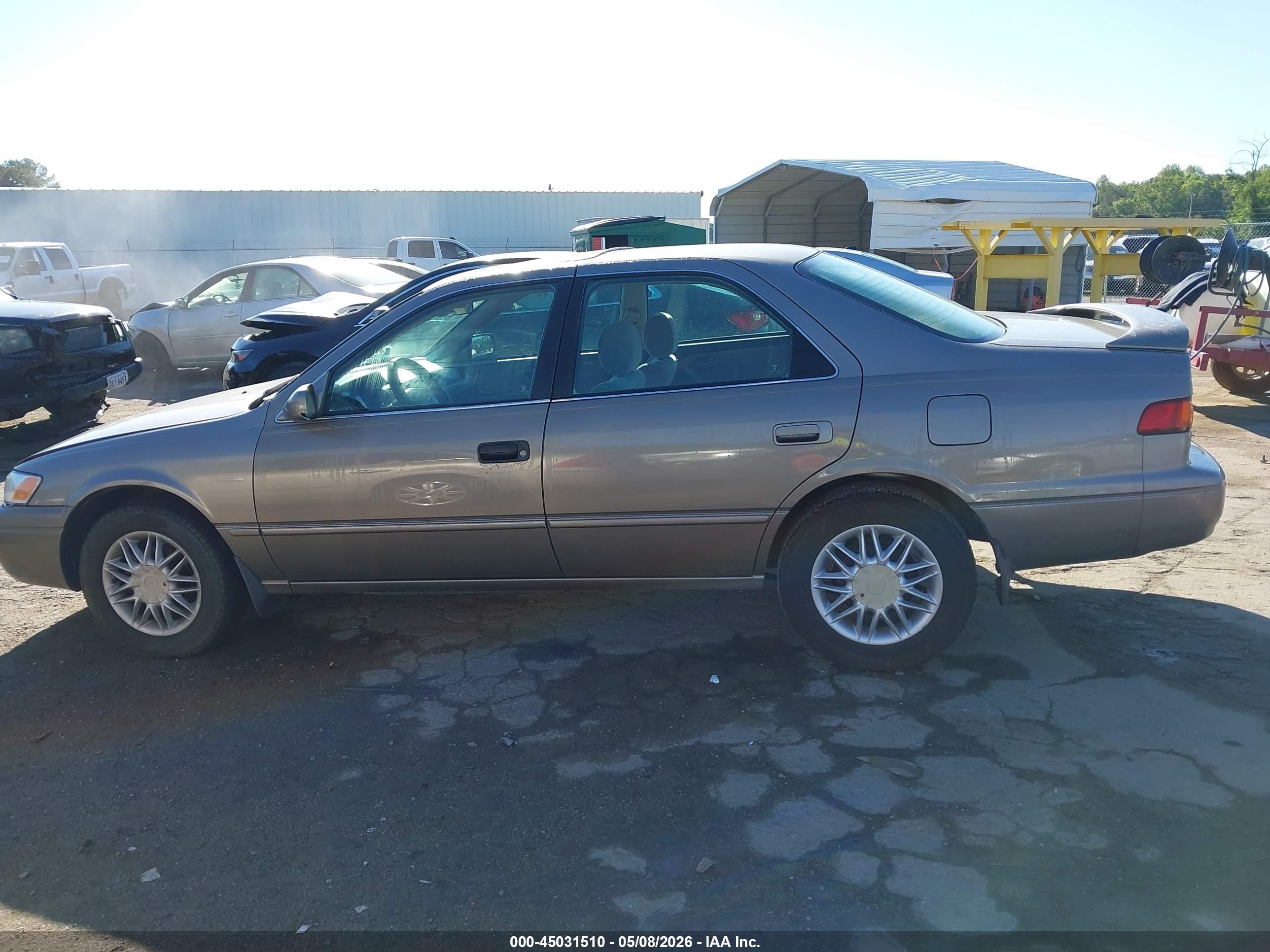 1999 Toyota Camry Le Коричневый vin: 4T1BG22K7XU872852